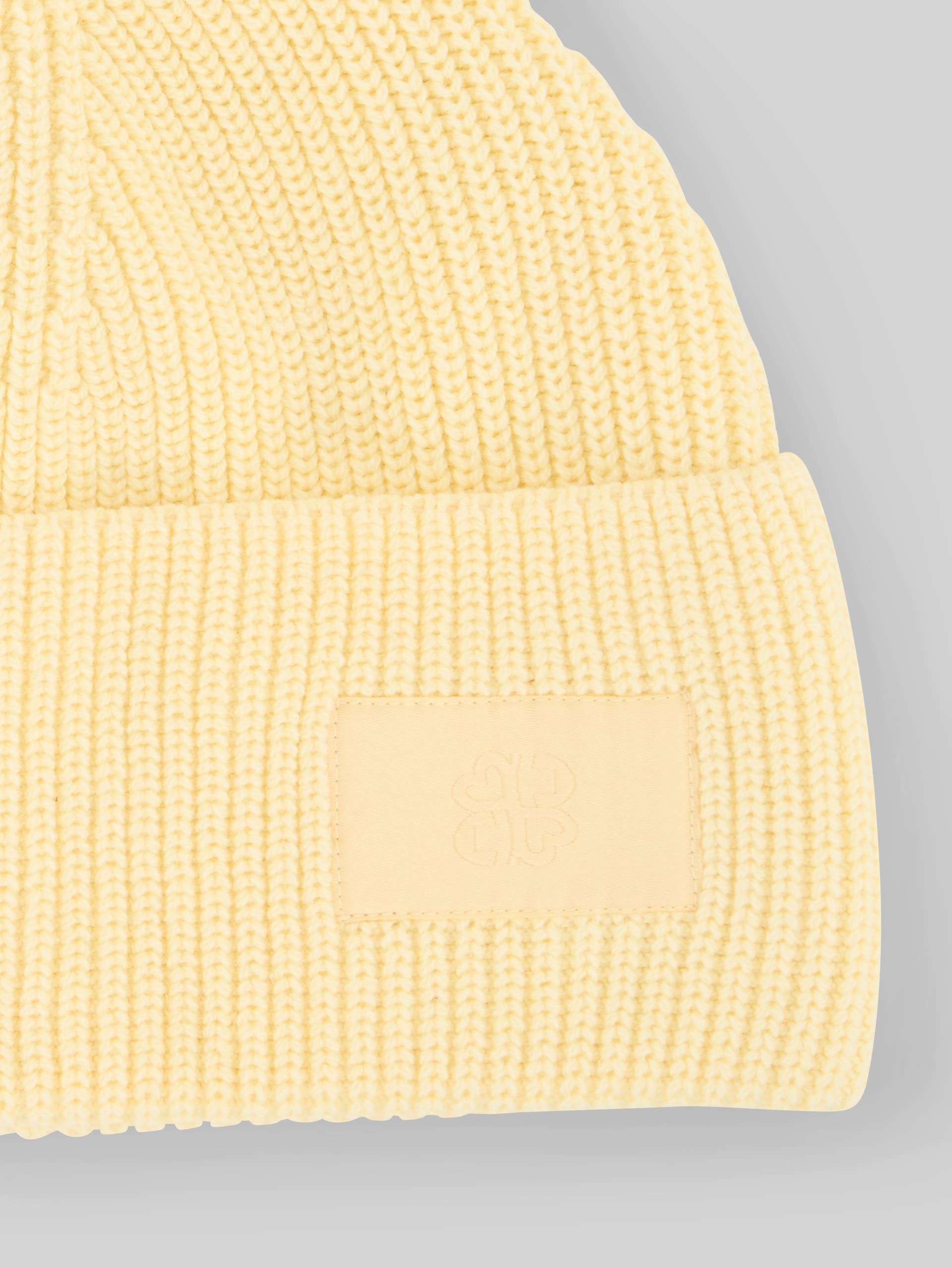 Beanie Mütze mit Badge - soft vanilla yellow - Material-Ansicht