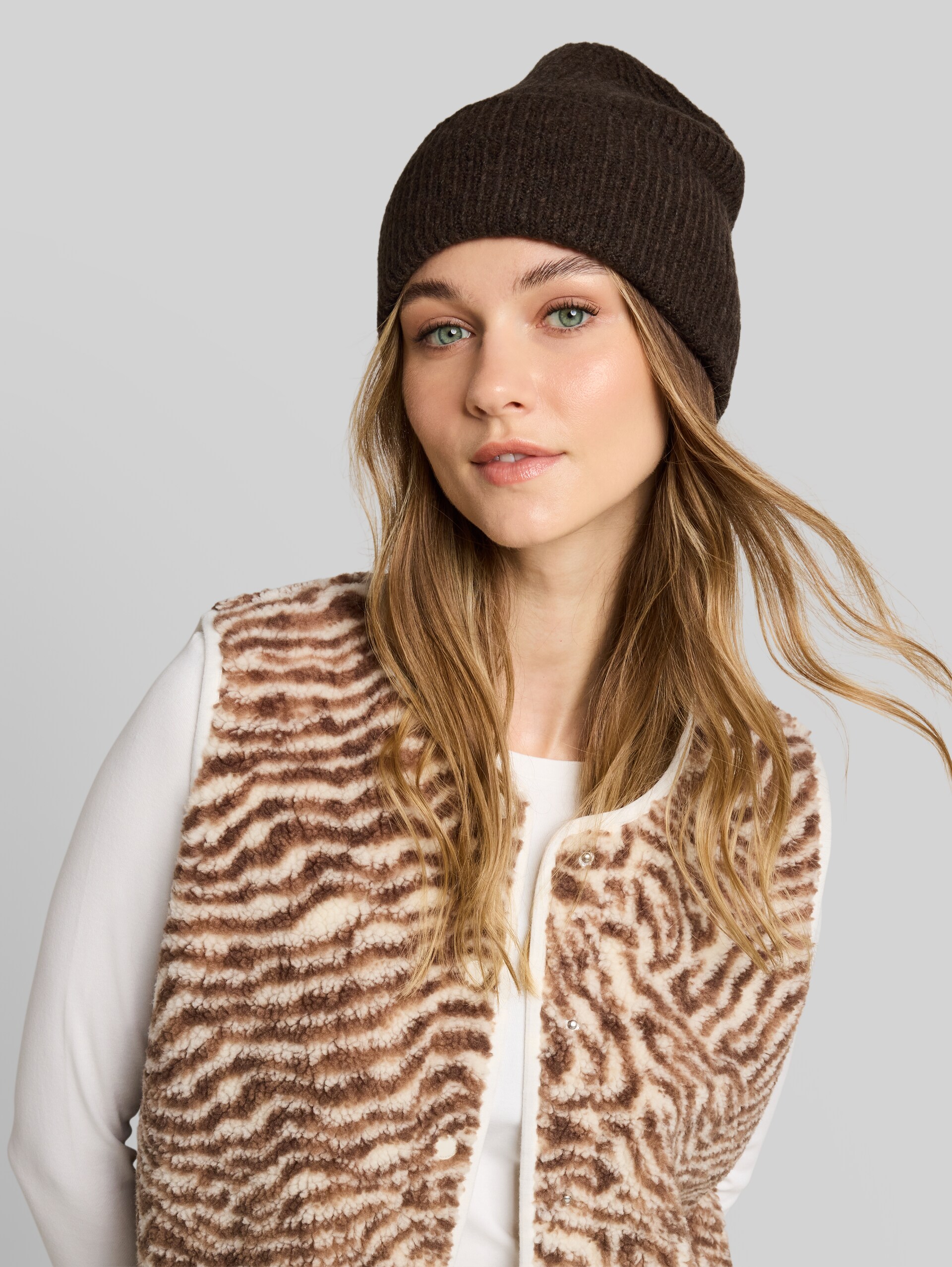 Bonnet Cosy Beanie - cool dark brown melange - Découpe Vue de face du modèle