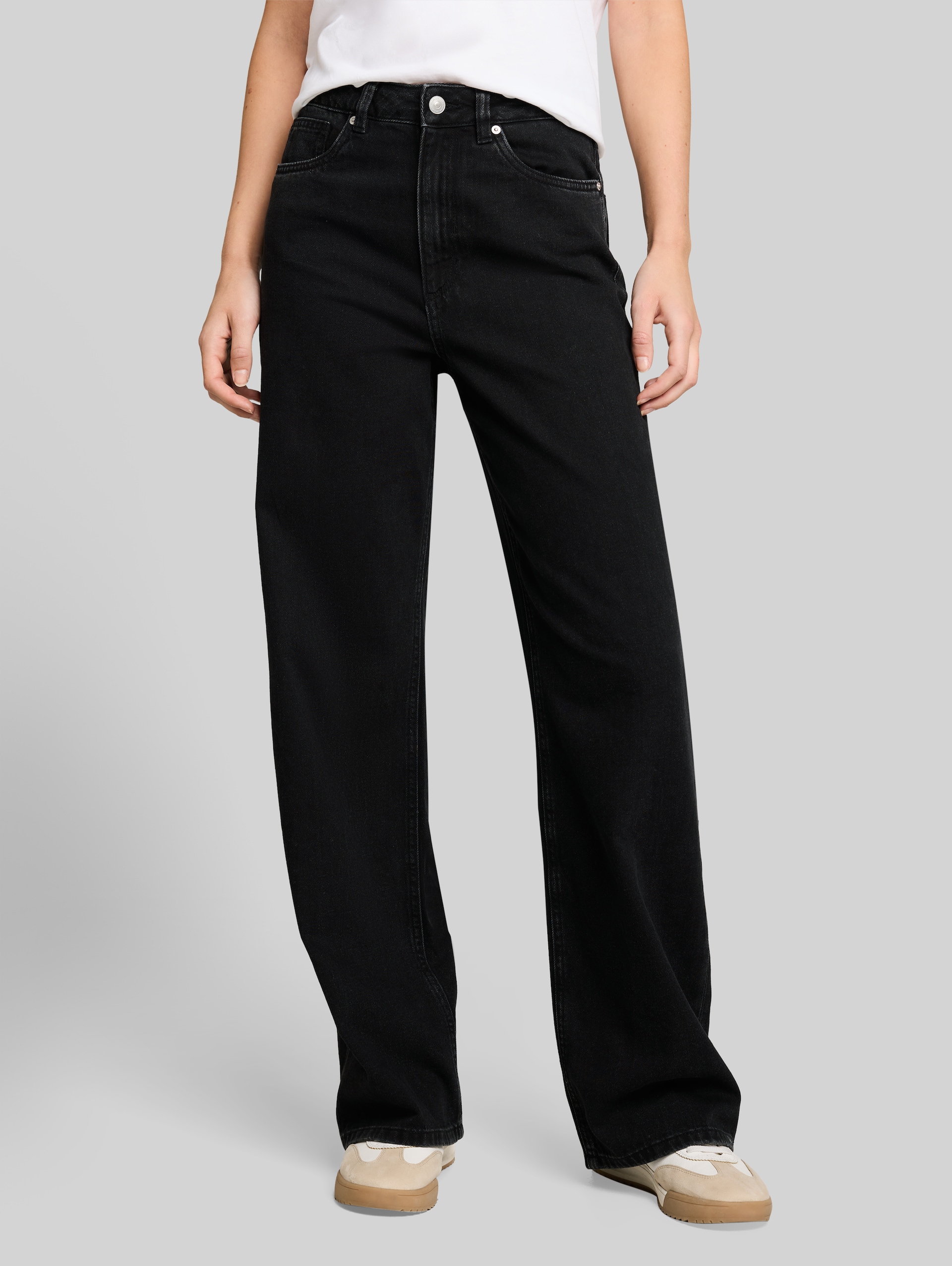 TTLINOU WIDE Jeans - black denim - Ausschnitt Model-Vorderansicht