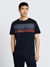 T-shirt avec imprimé sur la poitrine - sky captain blue - Découpe Vue de face du modèle