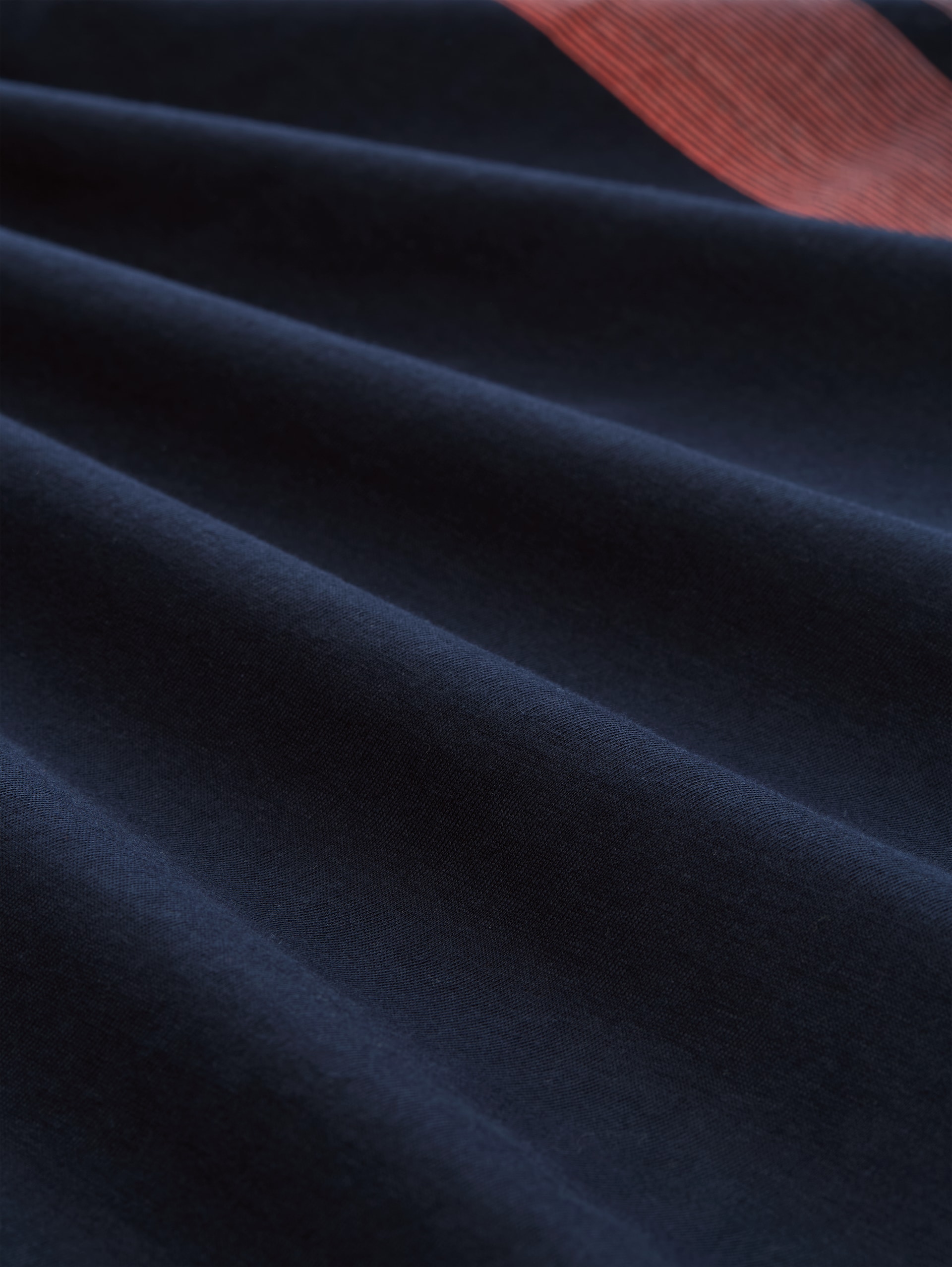 T-Shirt mit Print auf der Brust - sky captain blue - Material-Ansicht