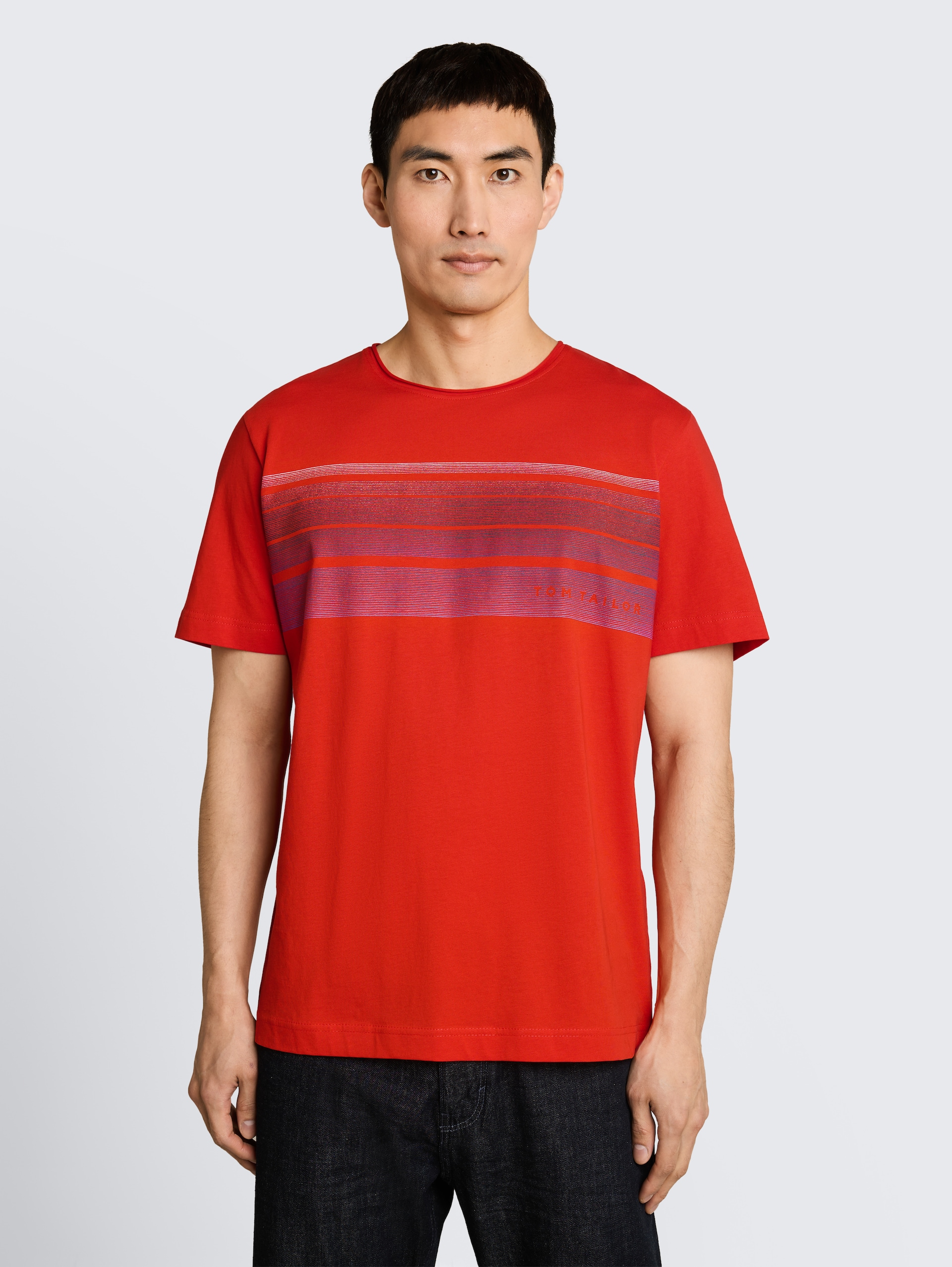 T-shirt with print on the chest - orange red - Neckline model front view