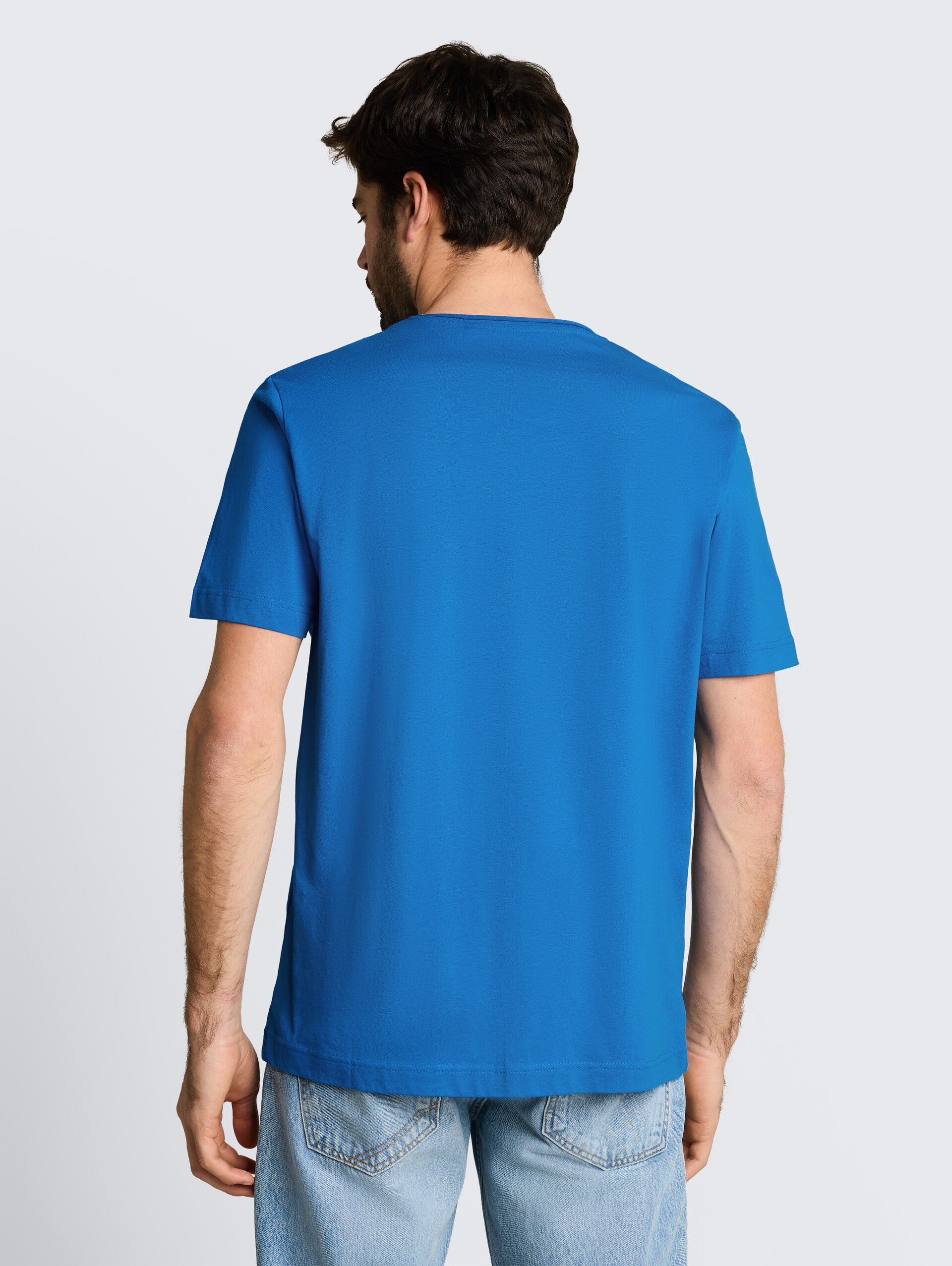 T-Shirt mit Print auf der Brust - surf blue - Auschnitt Model-Rückansicht