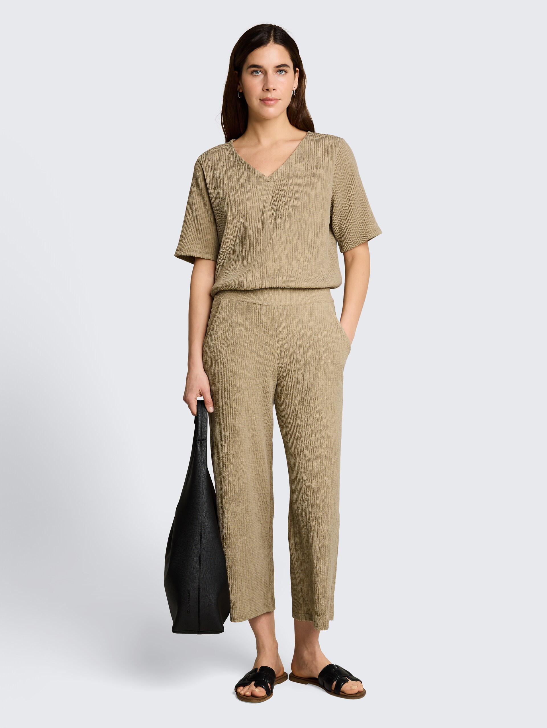 Crinkle culottebroek - olive white structure - Model vooraanzicht