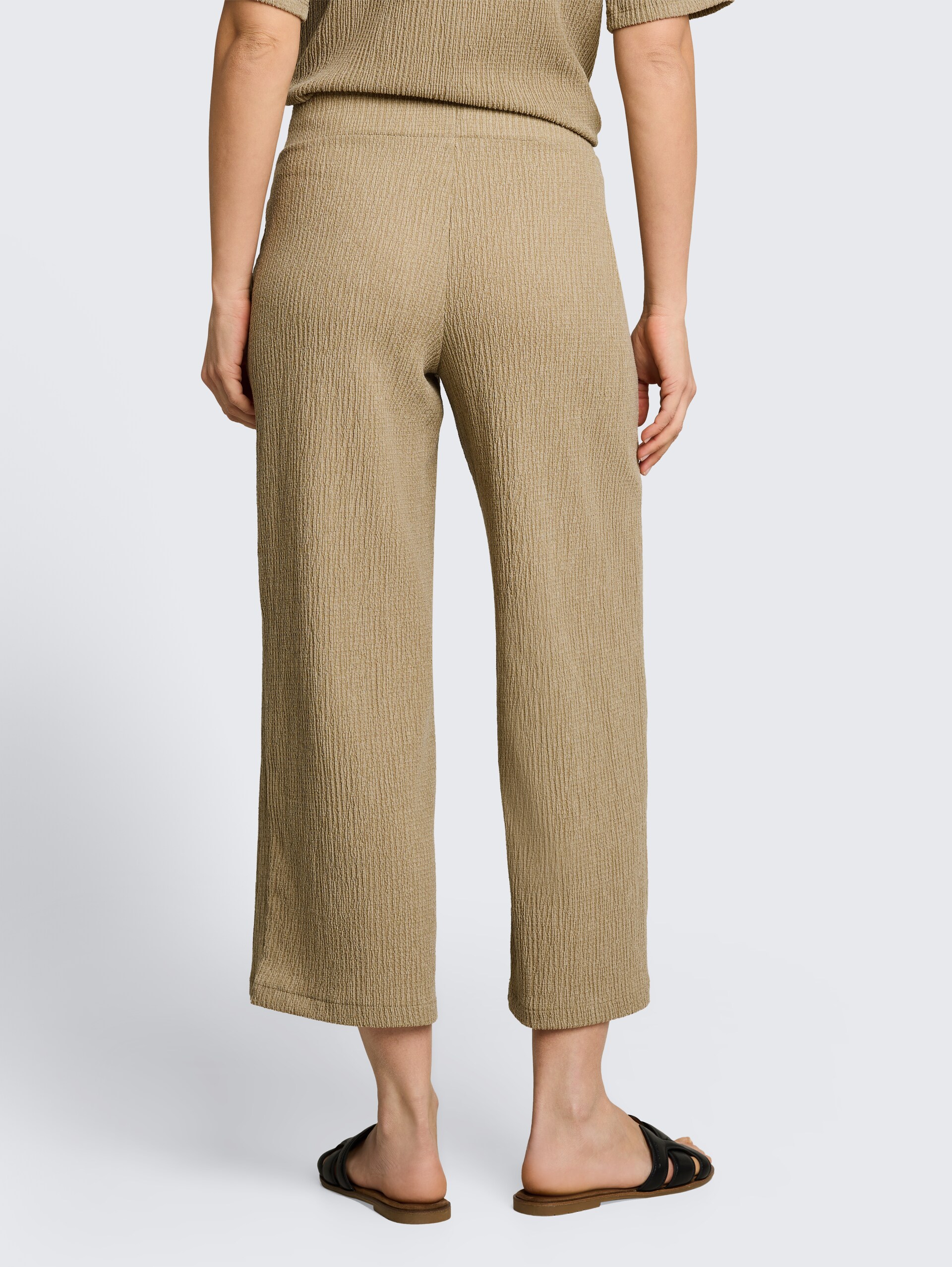 Crinkle culottebroek - olive white structure - Neklijn model-achteraanzicht
