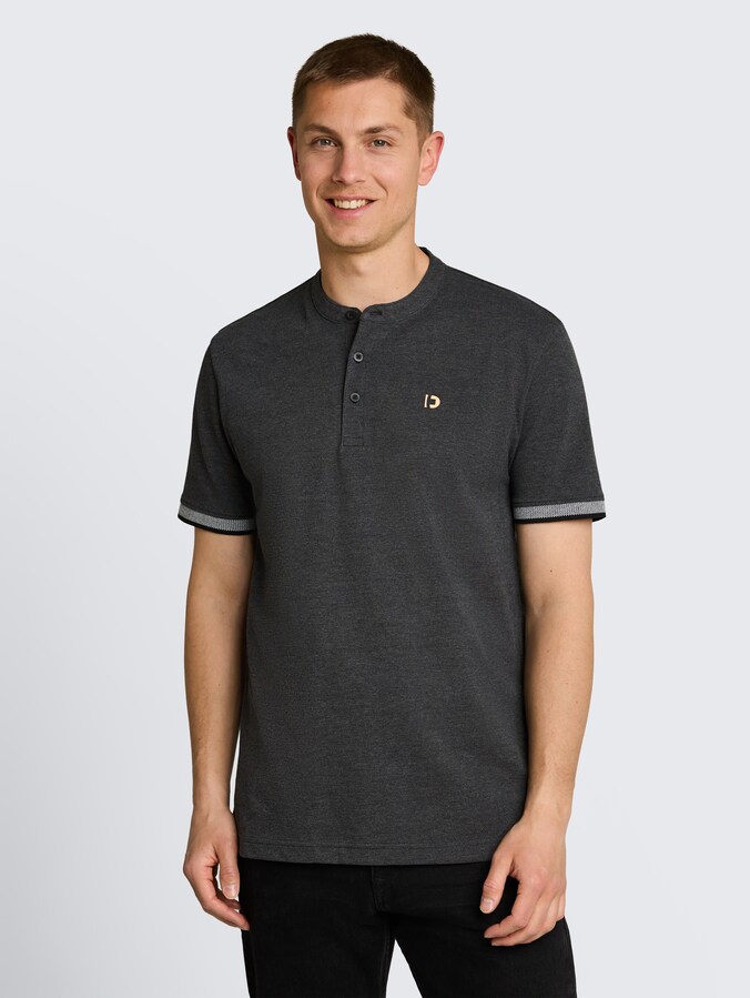 Piqué Poloshirt mit Stehkragen von Denim Male, Black