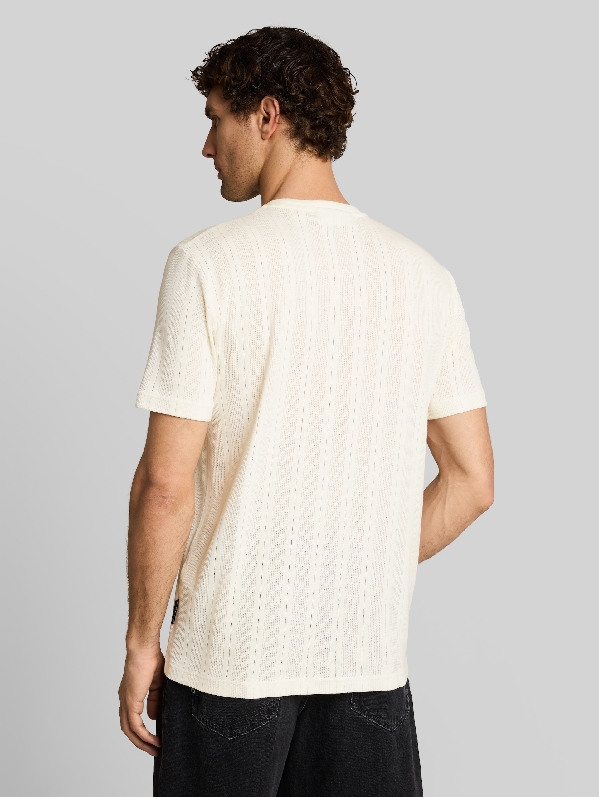 T-Shirt aus Baumwolle - Wool White - Auschnitt Model-Rückansicht