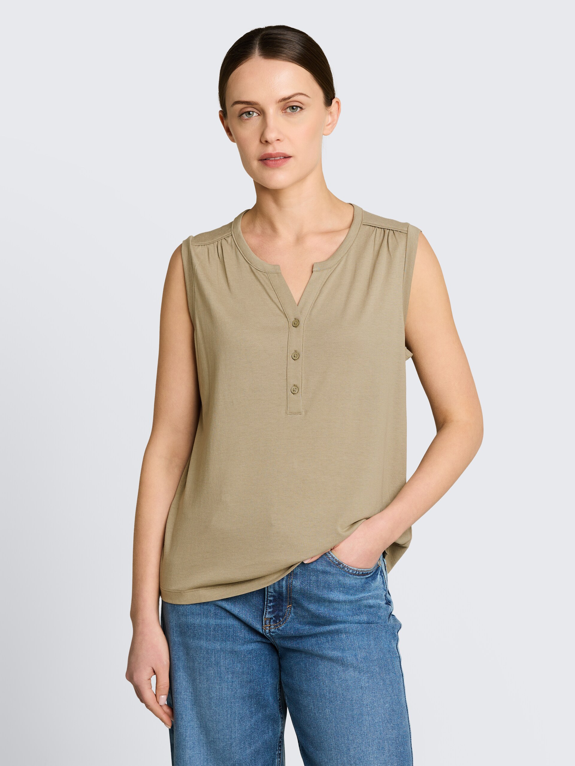 Henley-top met plooien - Silver Olive - Nek model vooraanzicht