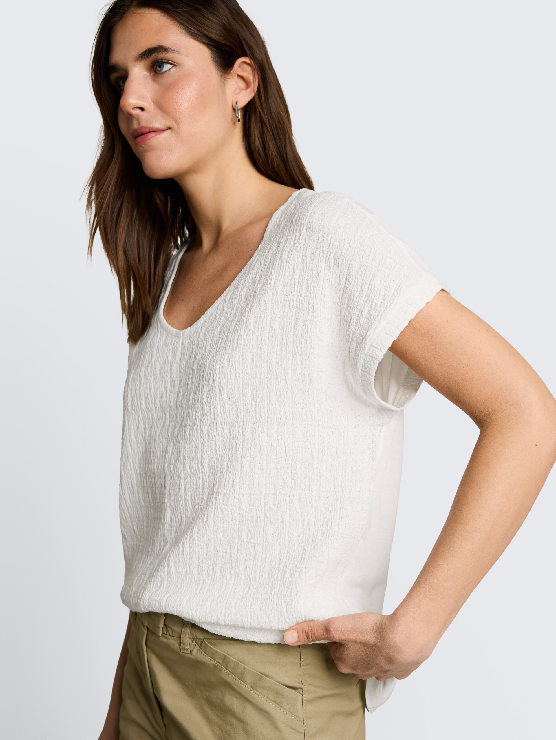 Loose fit T-shirt in materiaalmix - Whisper White - Detailaanzicht model