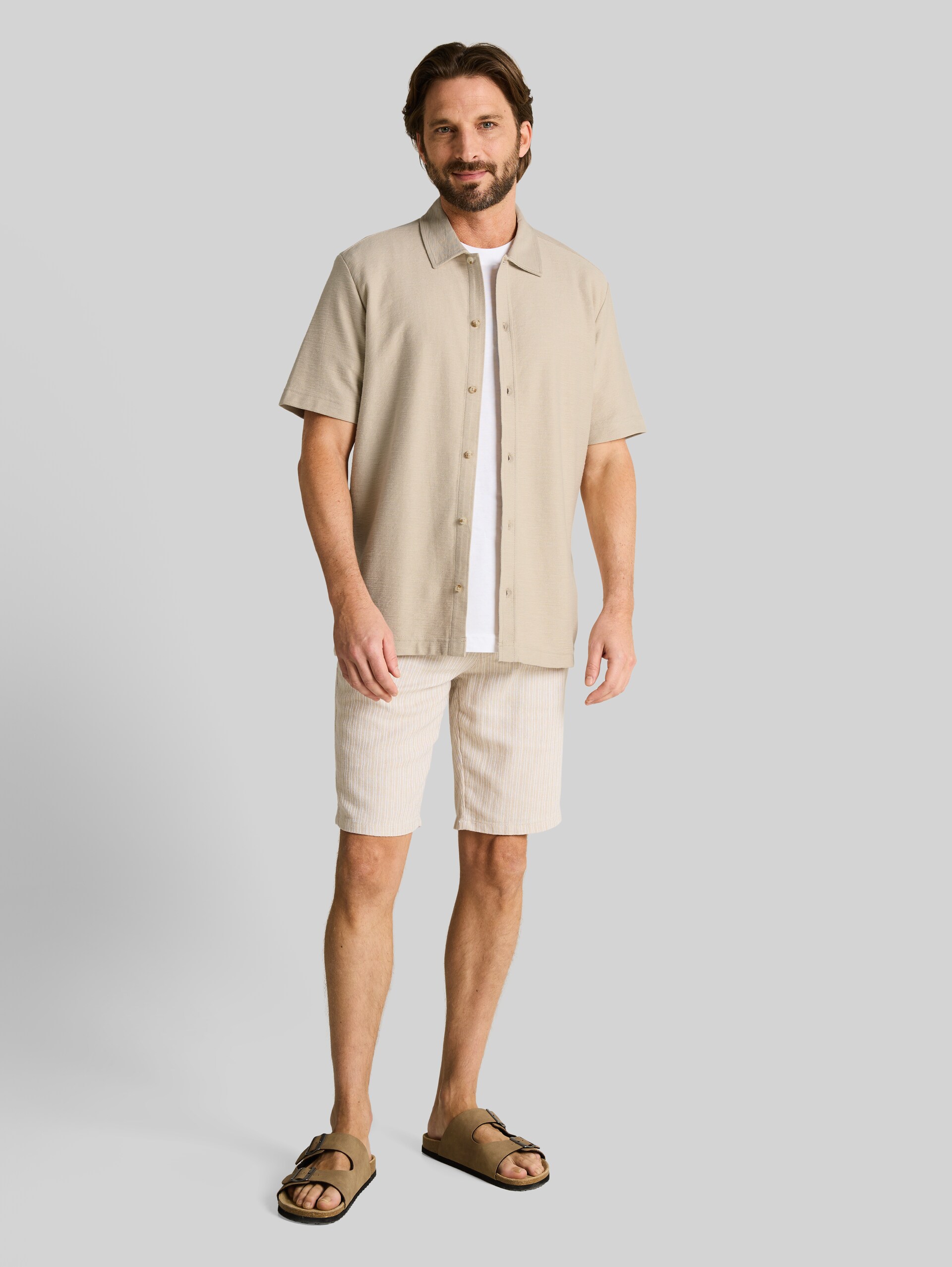 Regular Fit Hemd aus Jersey - Cashew Beige - Model-Vorderansicht