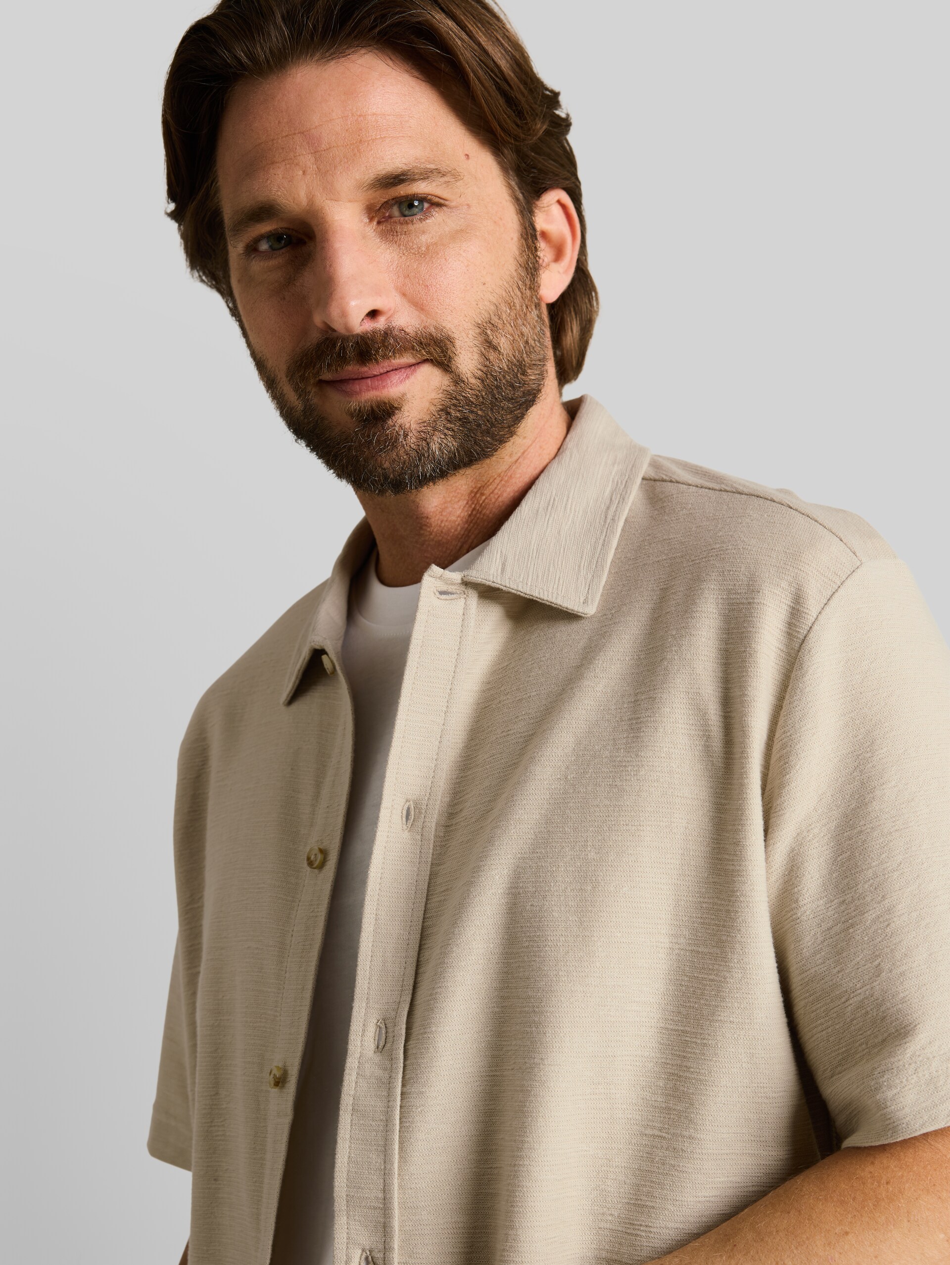 Regular Fit Hemd aus Jersey - Cashew Beige - Detail-Model-Ansicht