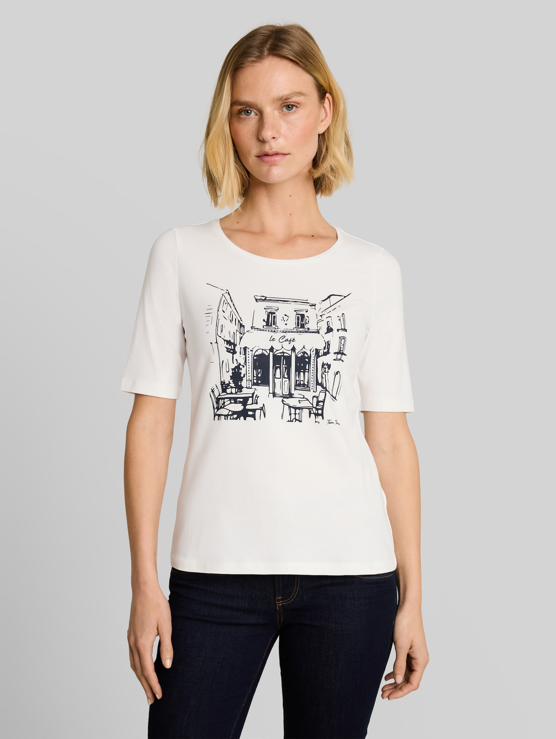 Slim Fit T-Shirt mit Print - Whisper White - Ausschnitt Model-Vorderansicht