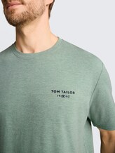 Piqué T-shirt in gemêleerde look - Garden Green - Detailaanzicht model