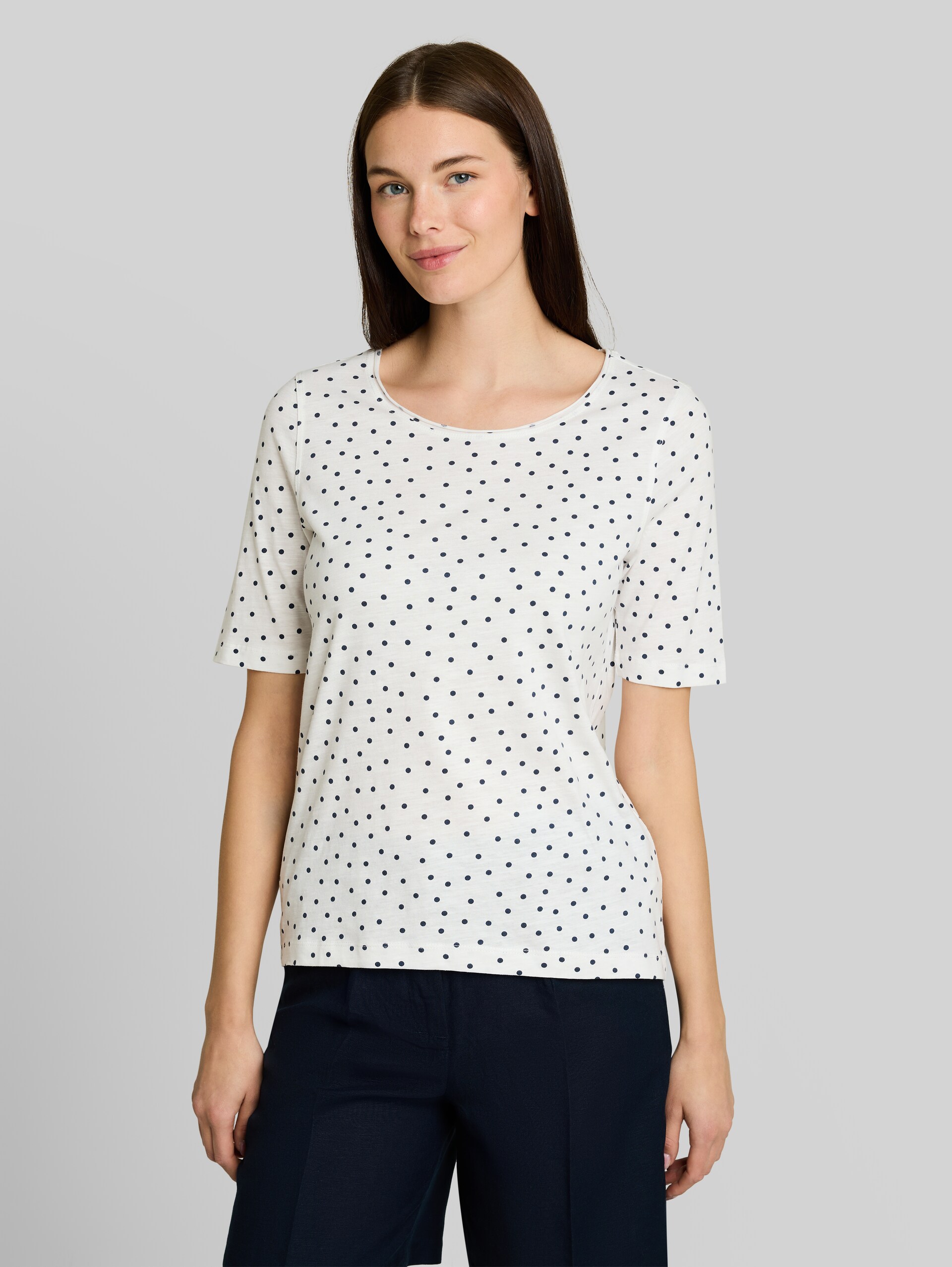 Polka dot T-shirt - white small dot design - Neckline model front view