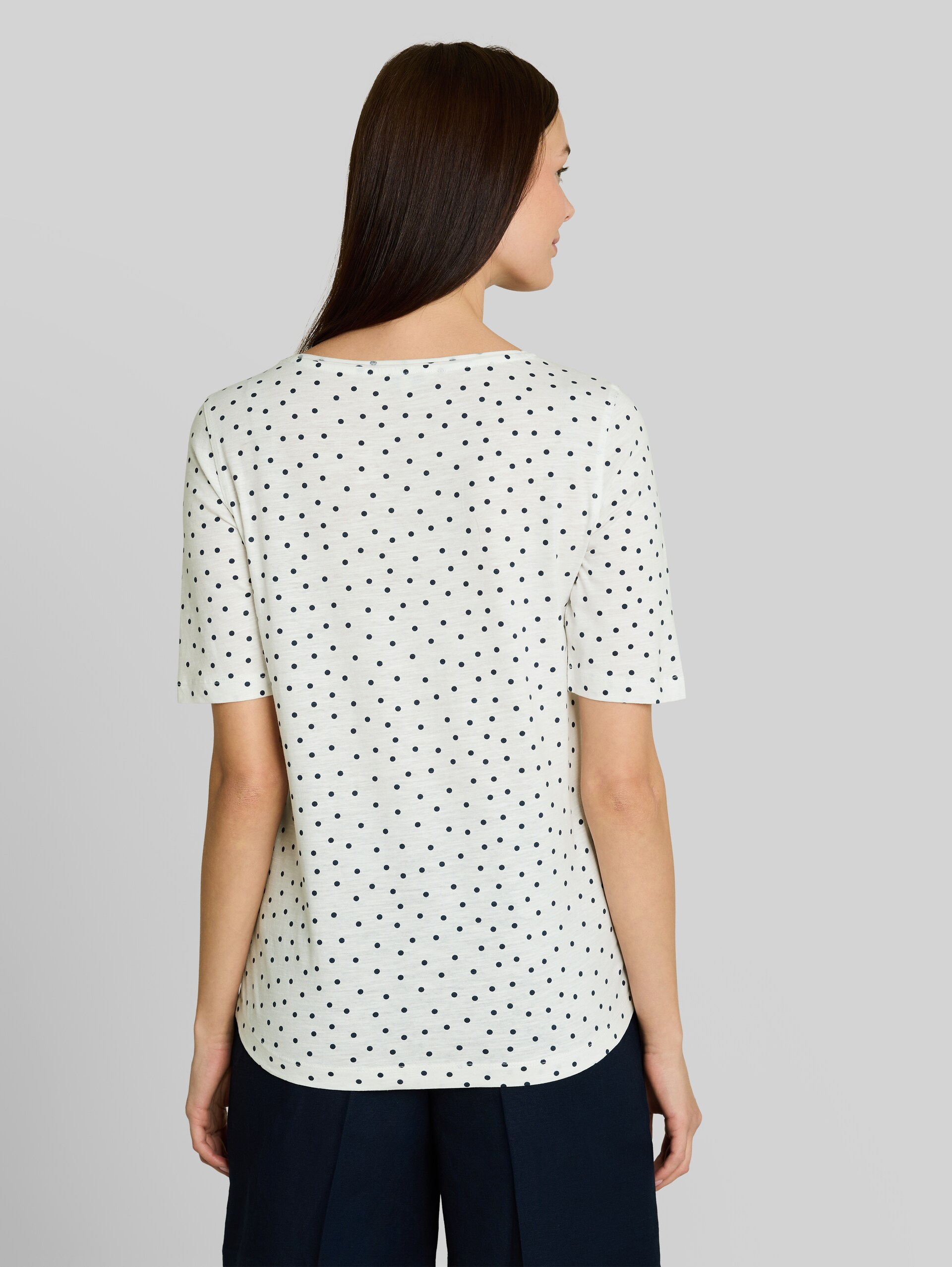 Polka dot T-shirt - white small dot design - Neckline model-back view