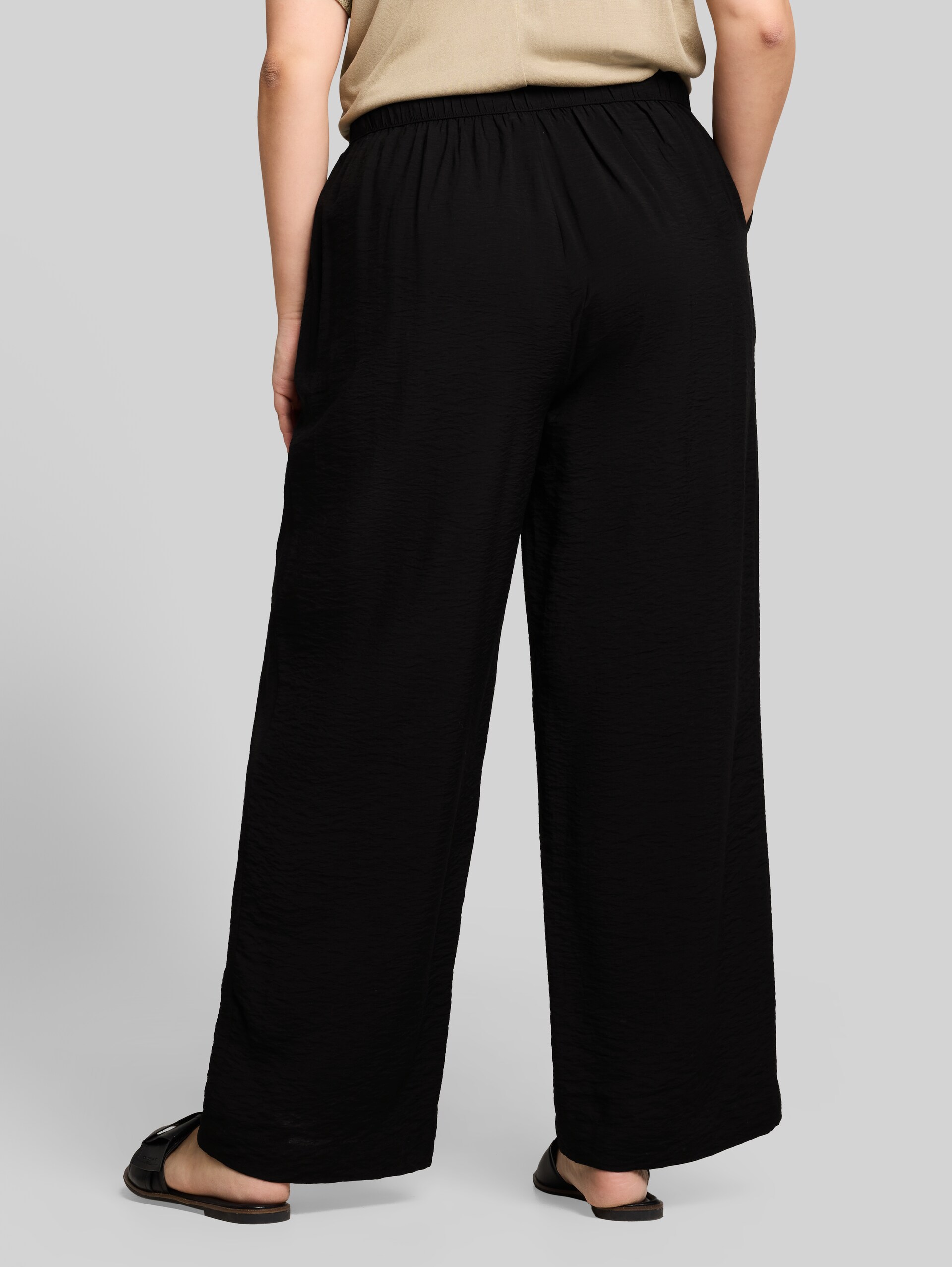 Plus Size - Loose wide-leg trousers with drawstring - deep black - Neckline model-back view