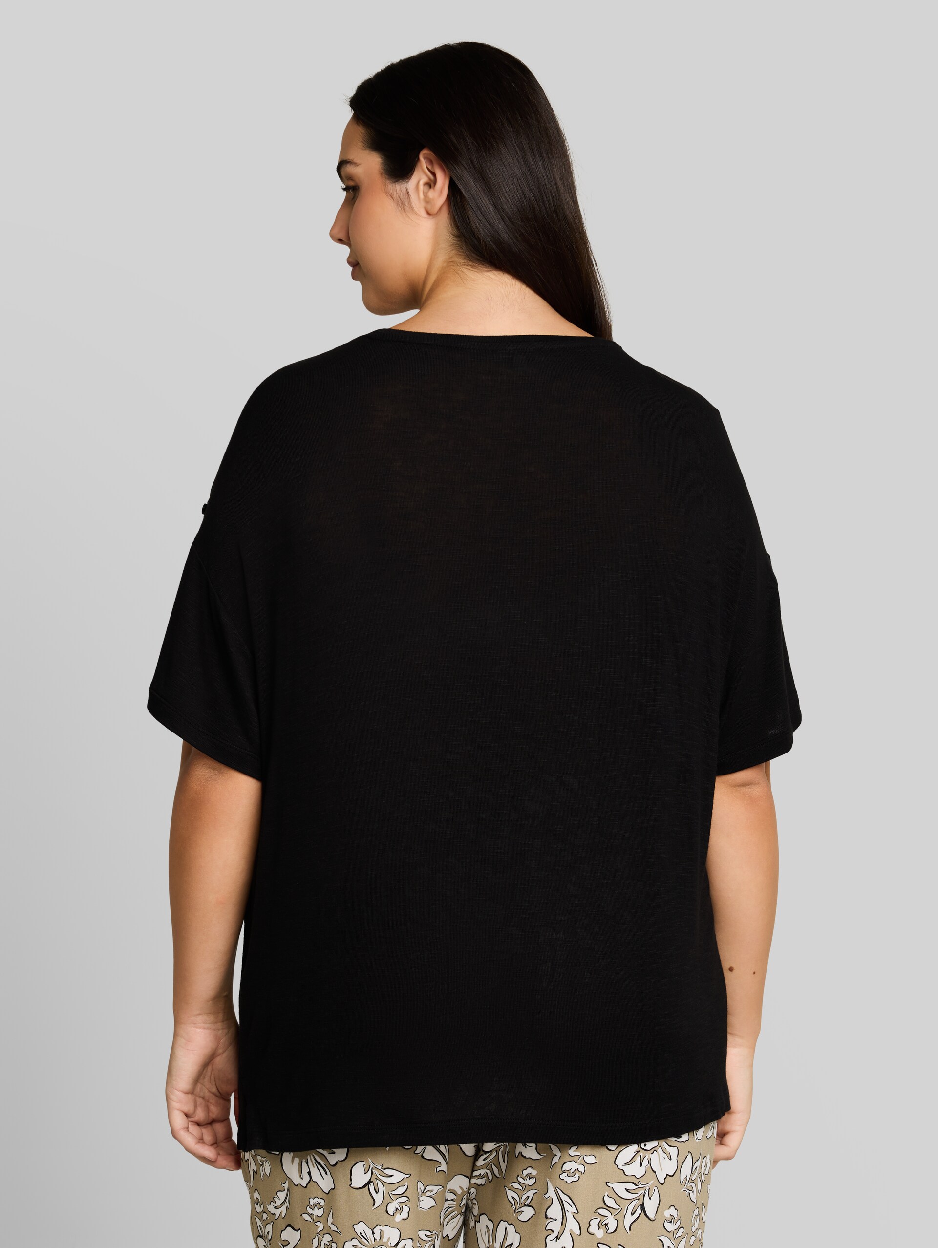 Plus Size - T-shirt à ourlets retroussables - deep black - Découpe Vue arrière du modèle
