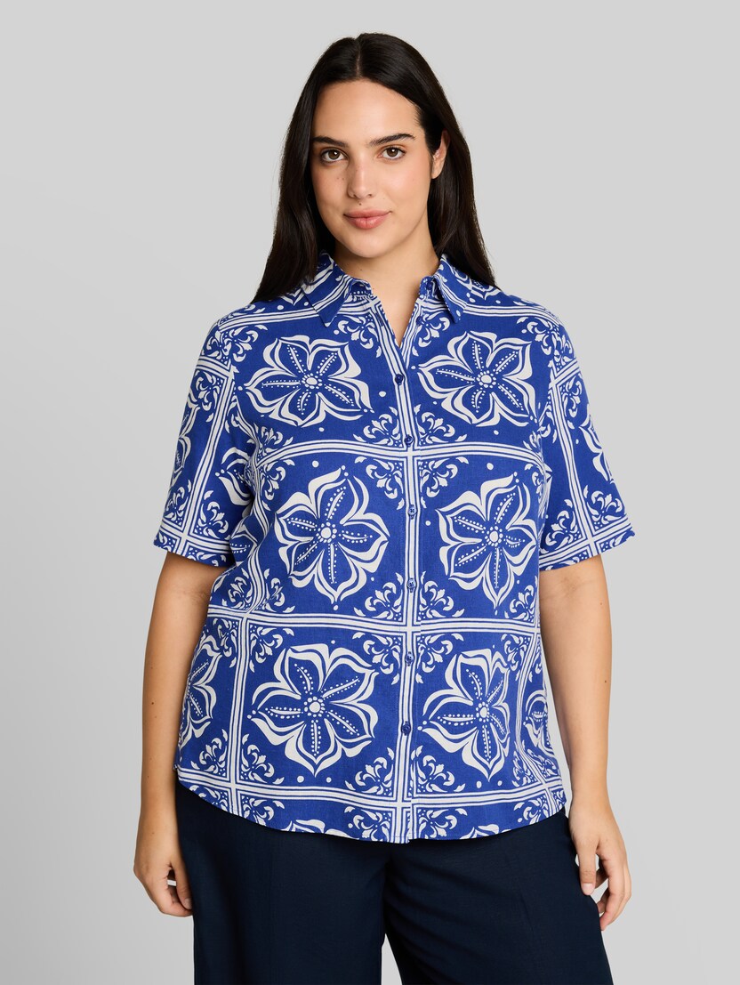 Plus Size - Loose Fit Bluse mit Leinenanteil von Women Plus Size, blue flower tile design