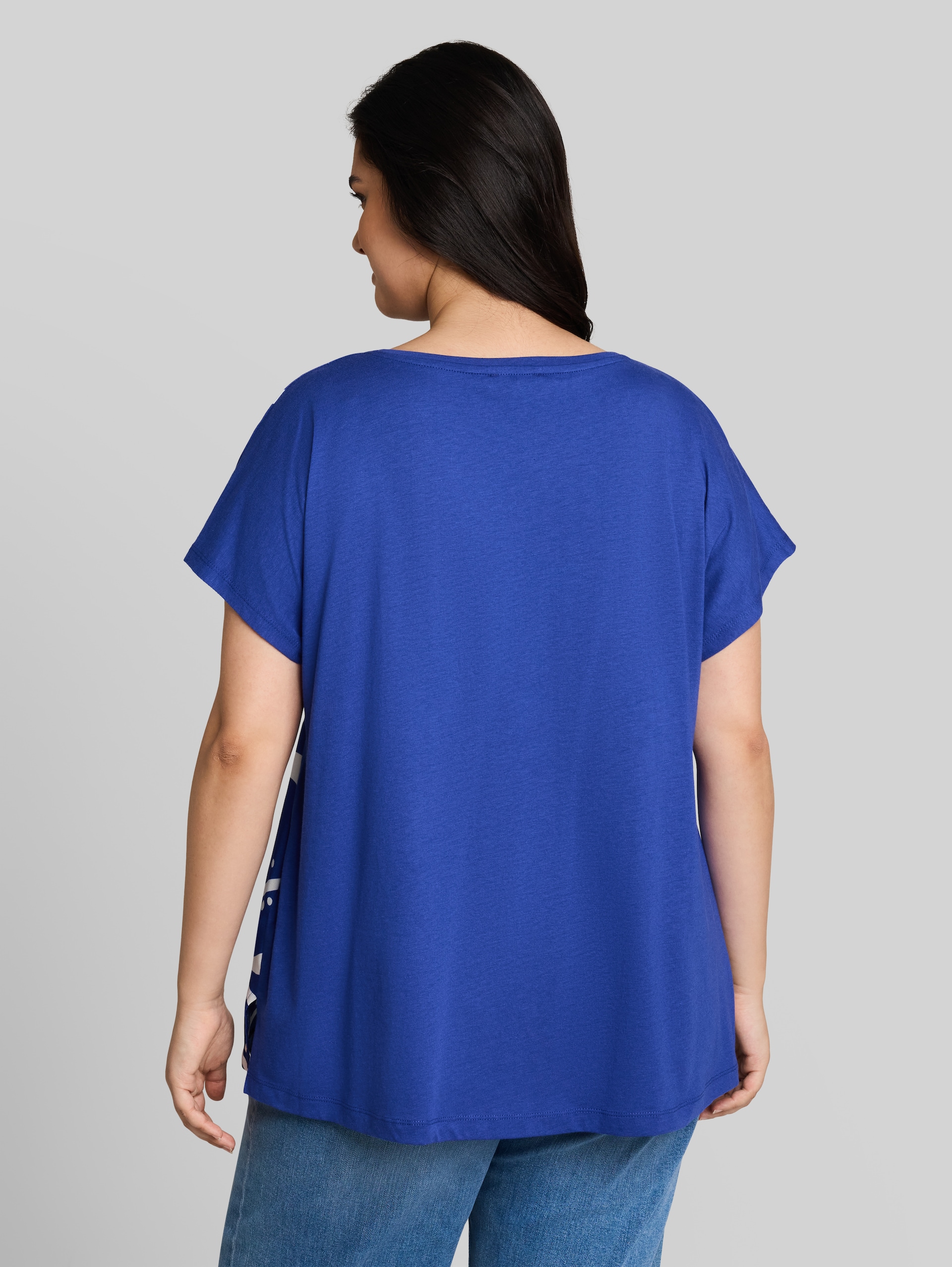 Plus Size - T-shirt in materiaalmix - shiny royal blue - Neklijn model-achteraanzicht