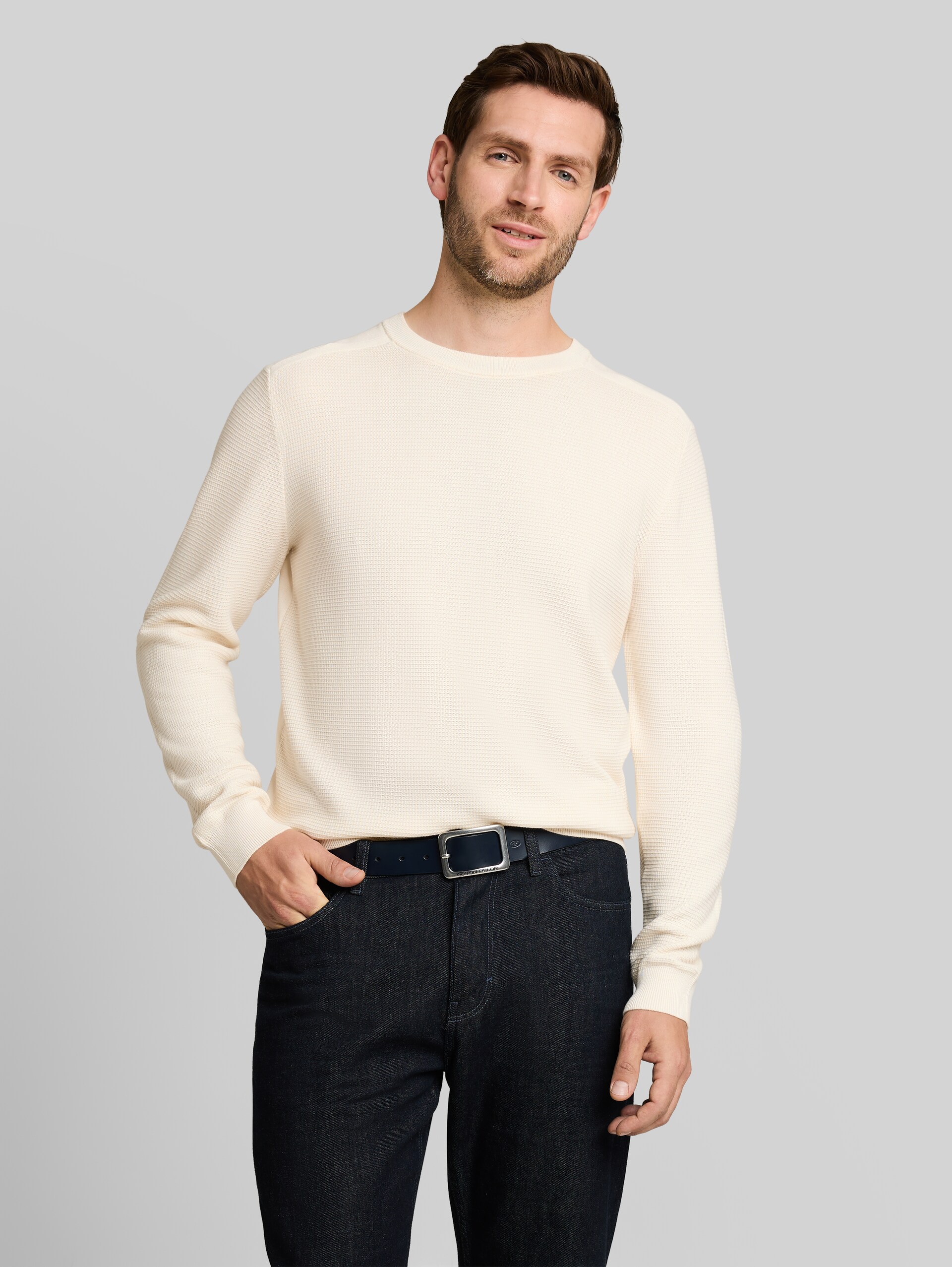 Strickpullover aus Baumwolle - Gardenia White - Ausschnitt Model-Vorderansicht