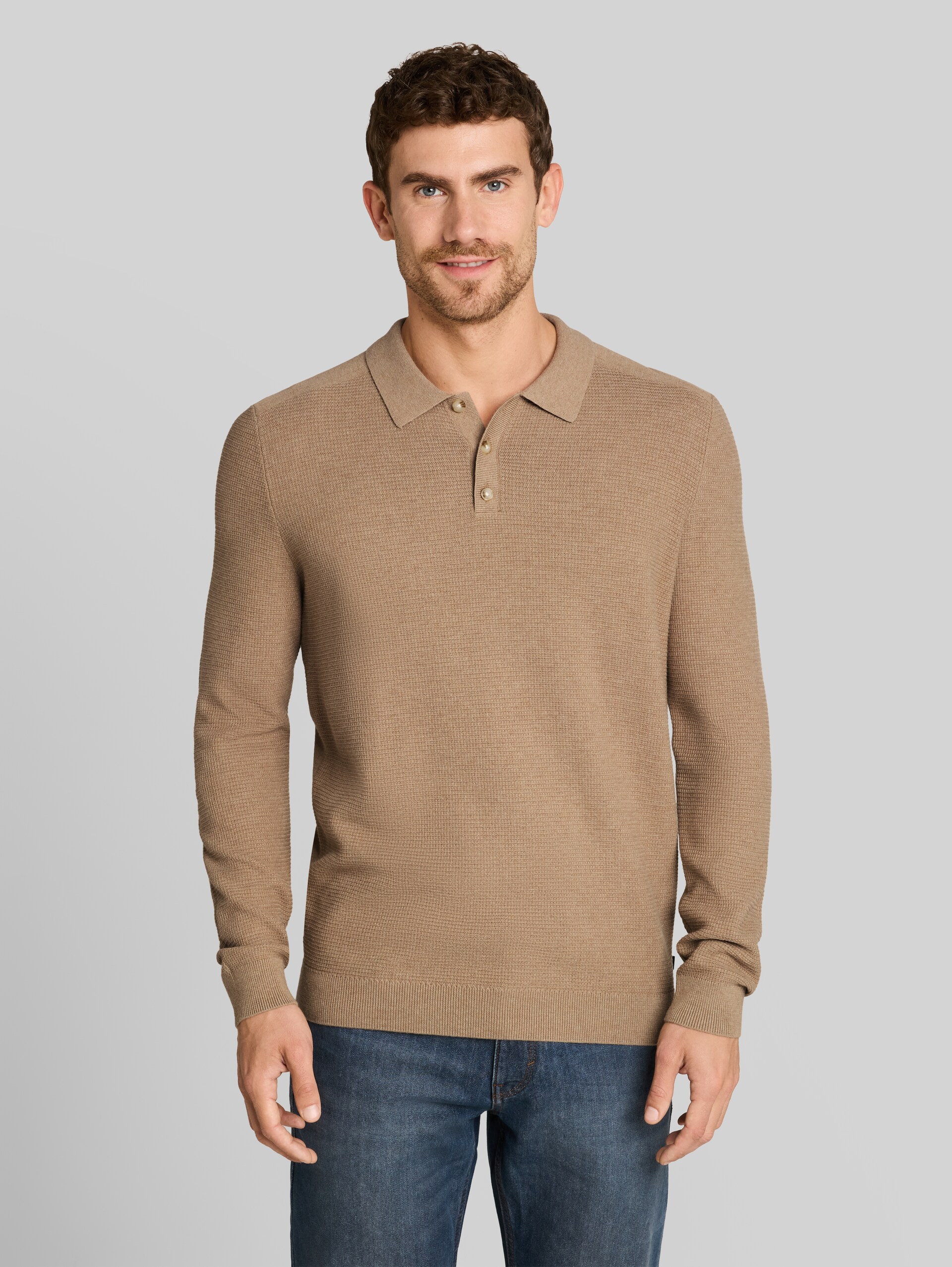 Knitted jumper with a polo collar - hazel brown melange - Neckline model front view