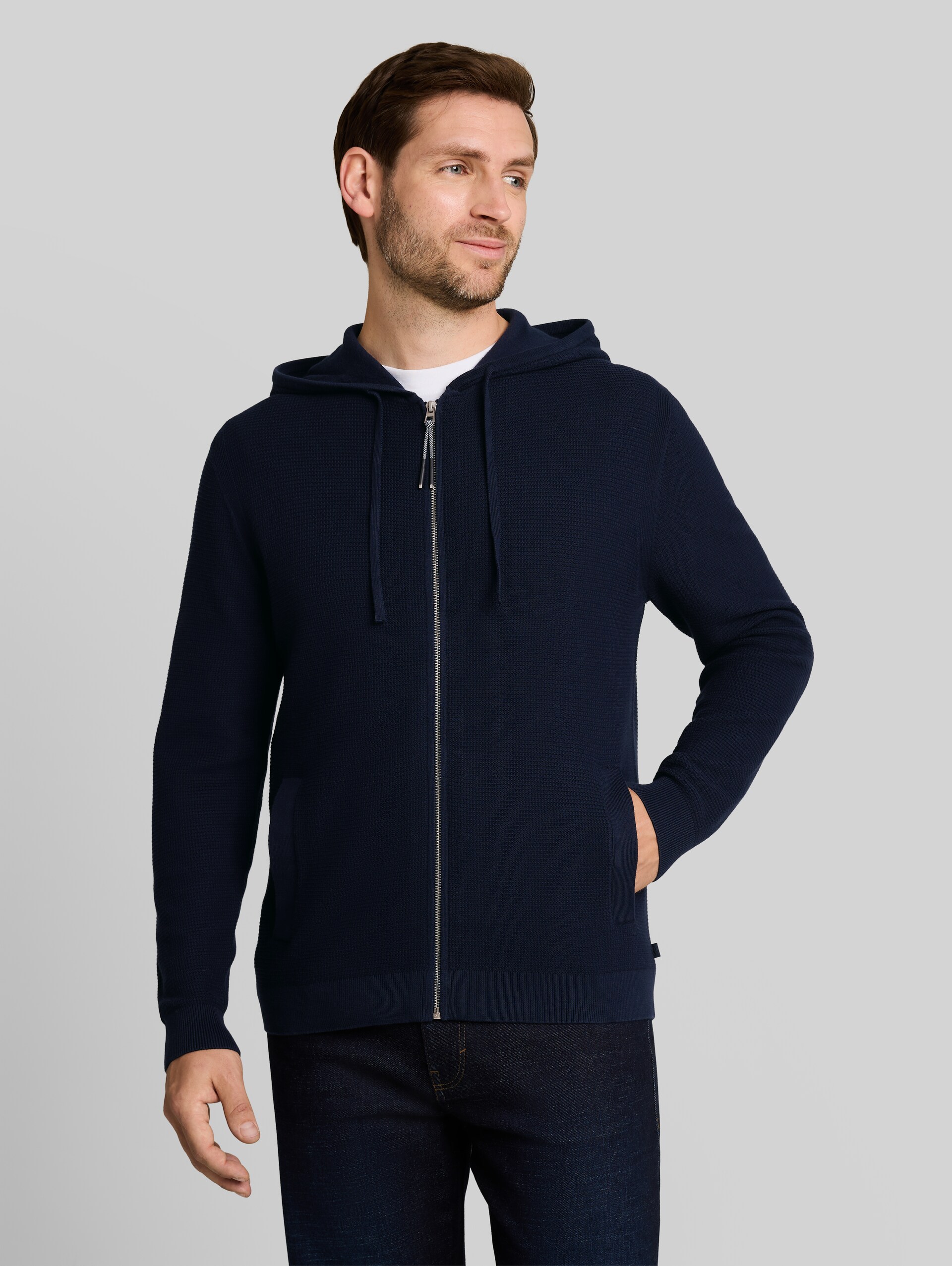 Strickjacke mit Kapuze - sky captain blue - Ausschnitt Model-Vorderansicht