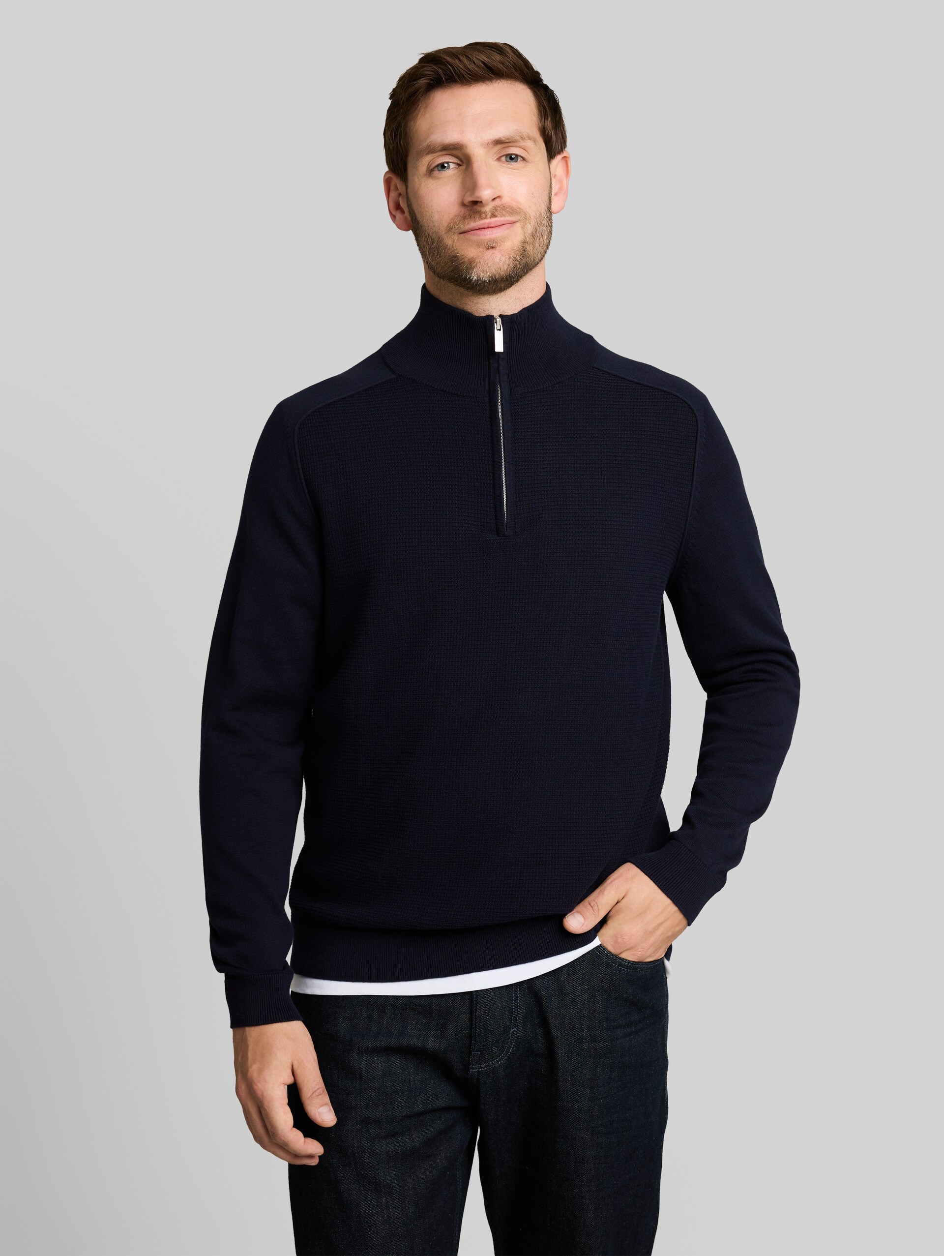 Troyer Strickpullover aus Baumwolle - sky captain blue - Ausschnitt Model-Vorderansicht