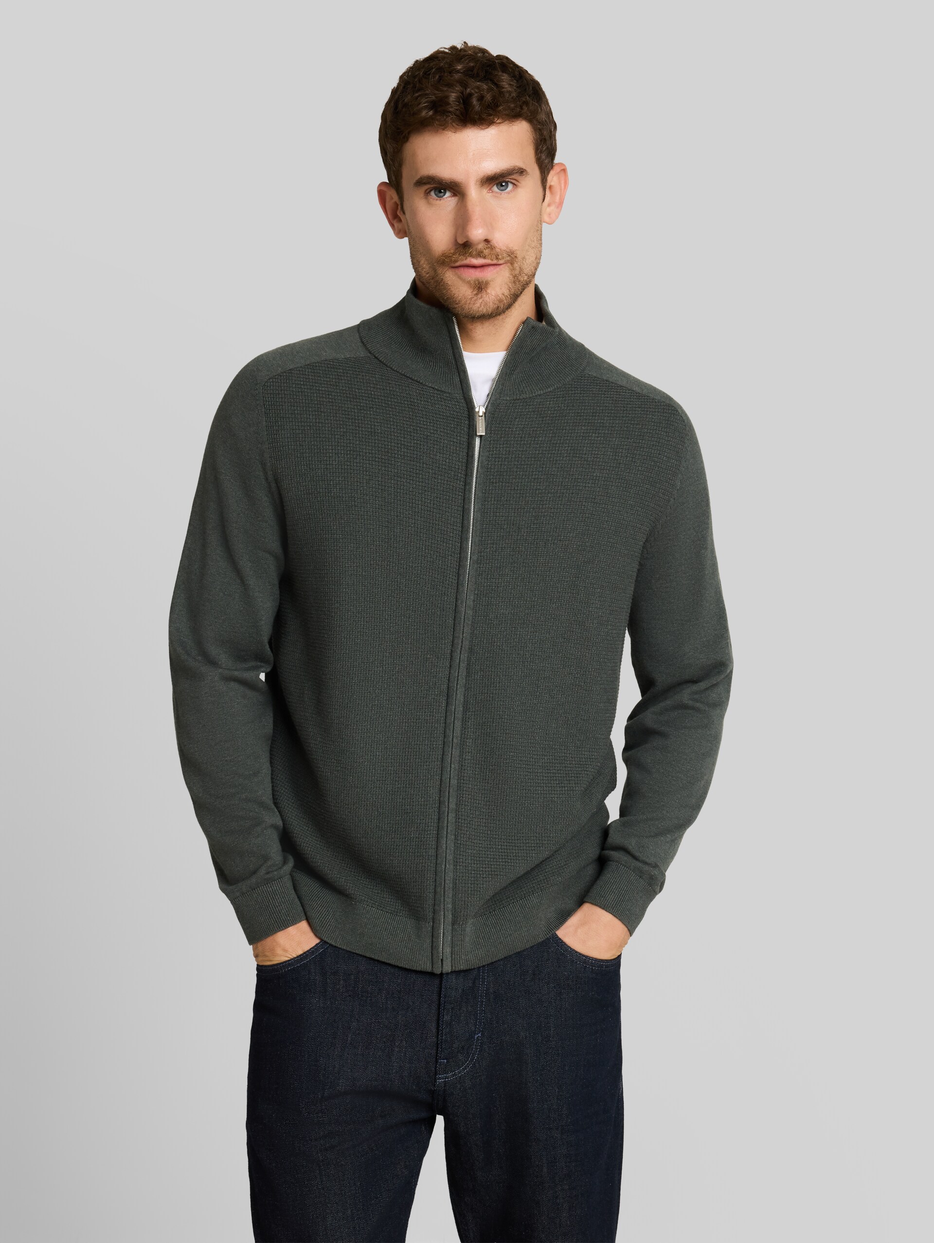 Cardigan en coton - darkest olive melange - Découpe Vue de face du modèle