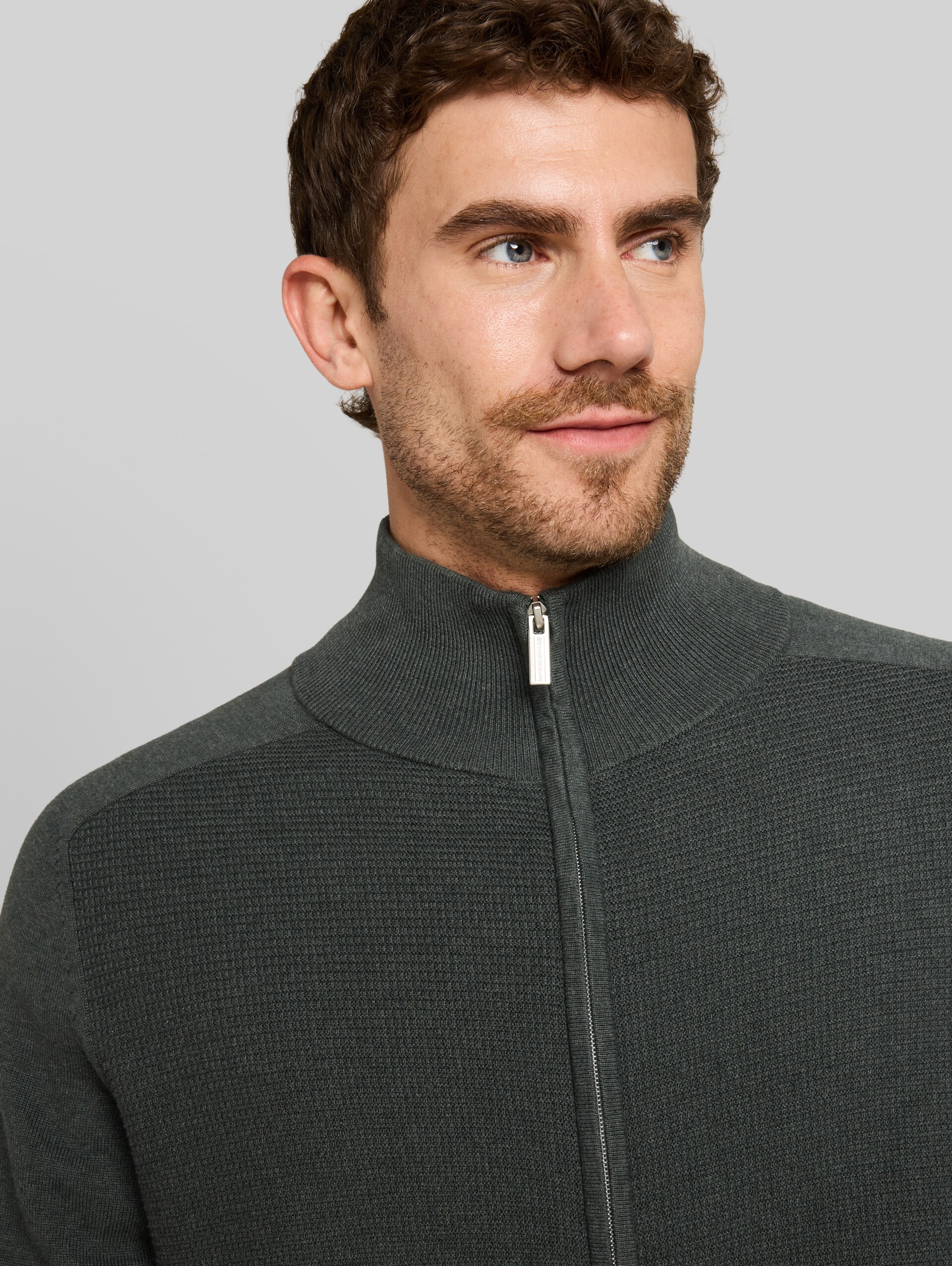 Cardigan en coton - darkest olive melange - Vue détaillée du modèle