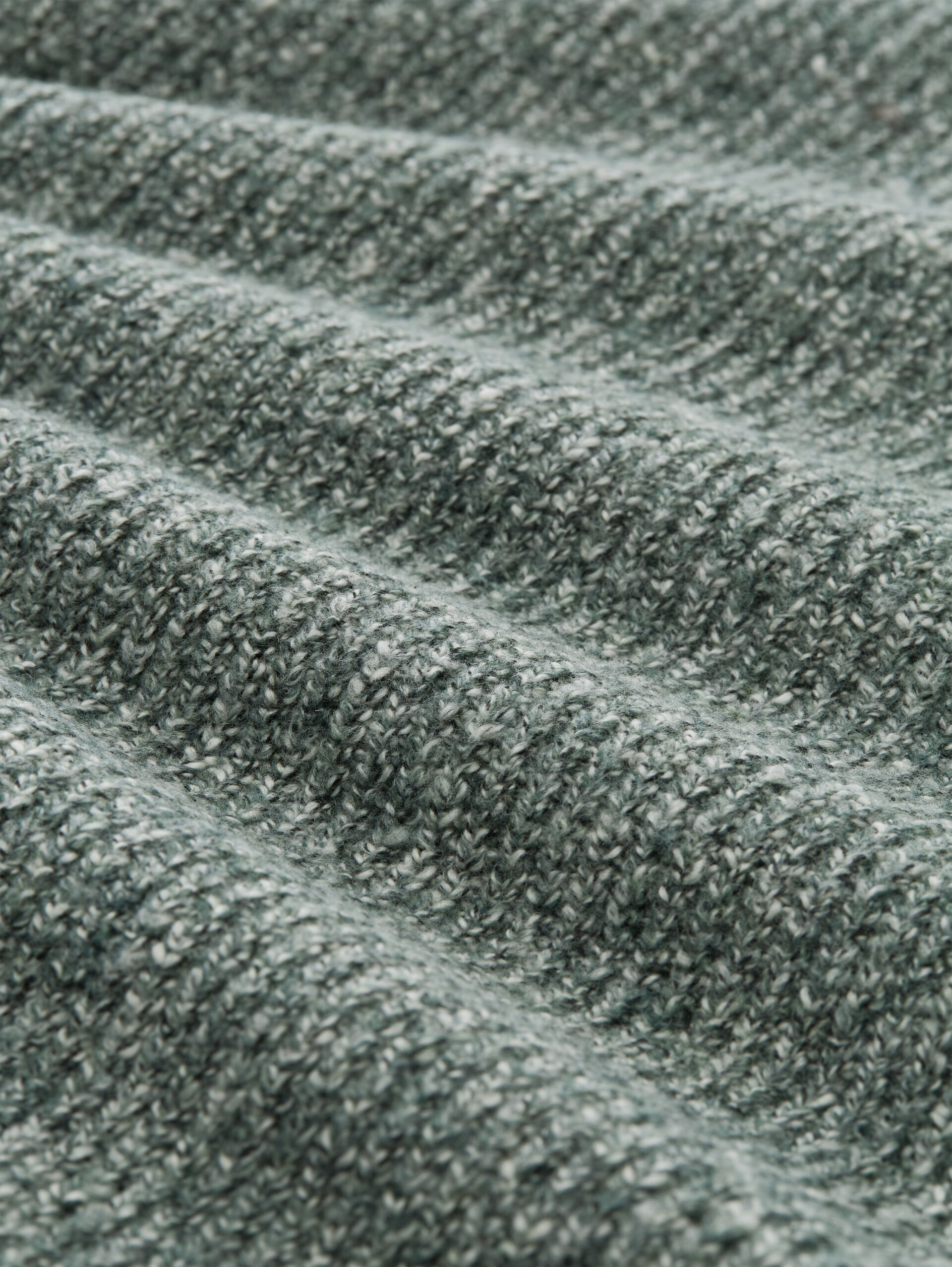 Troyer Strickpullover in Melange-Optik - green white irregular mouline - Material-Ansicht