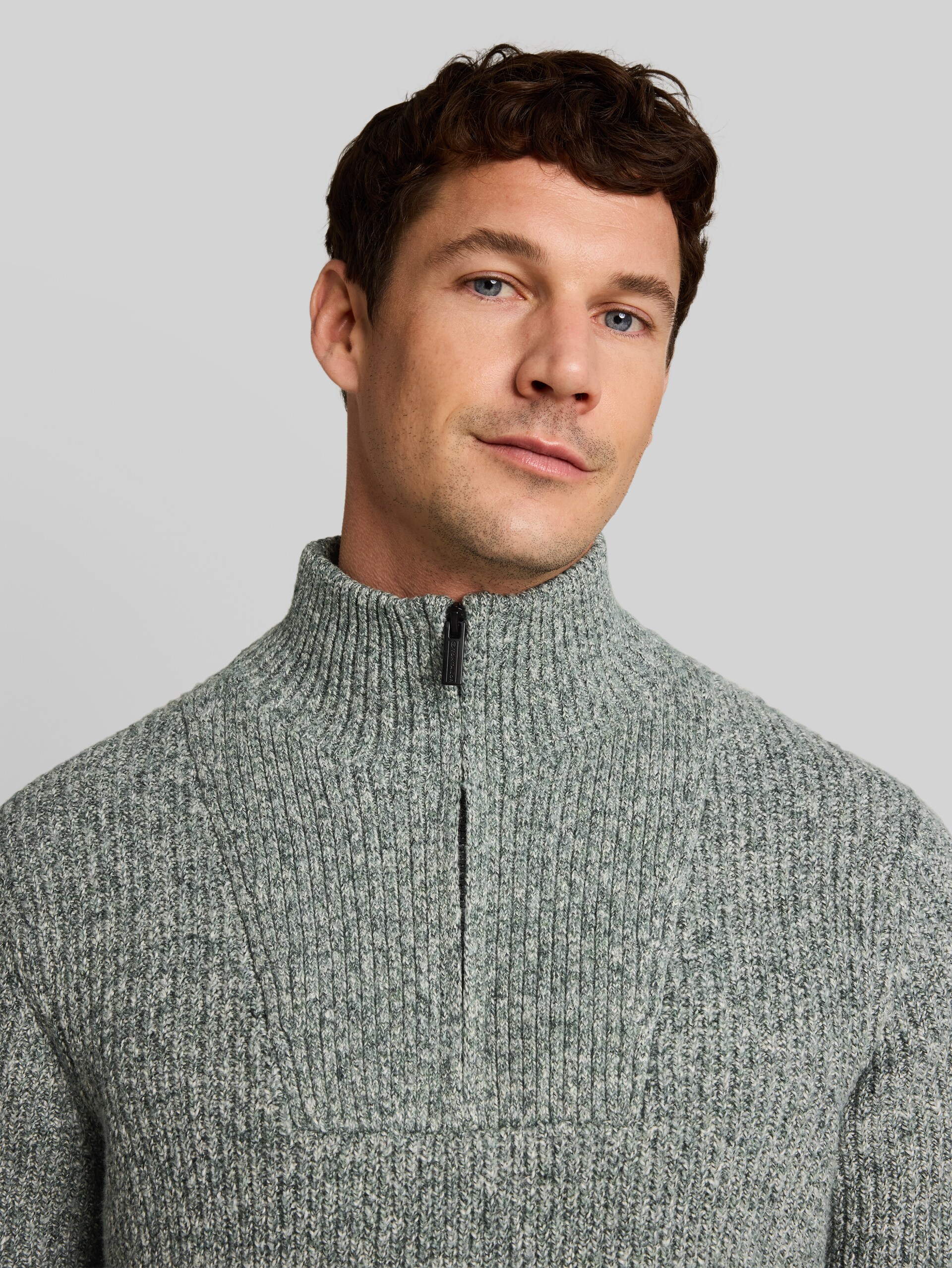 Troyer Strickpullover in Melange-Optik - green white irregular mouline - Detail-Model-Ansicht