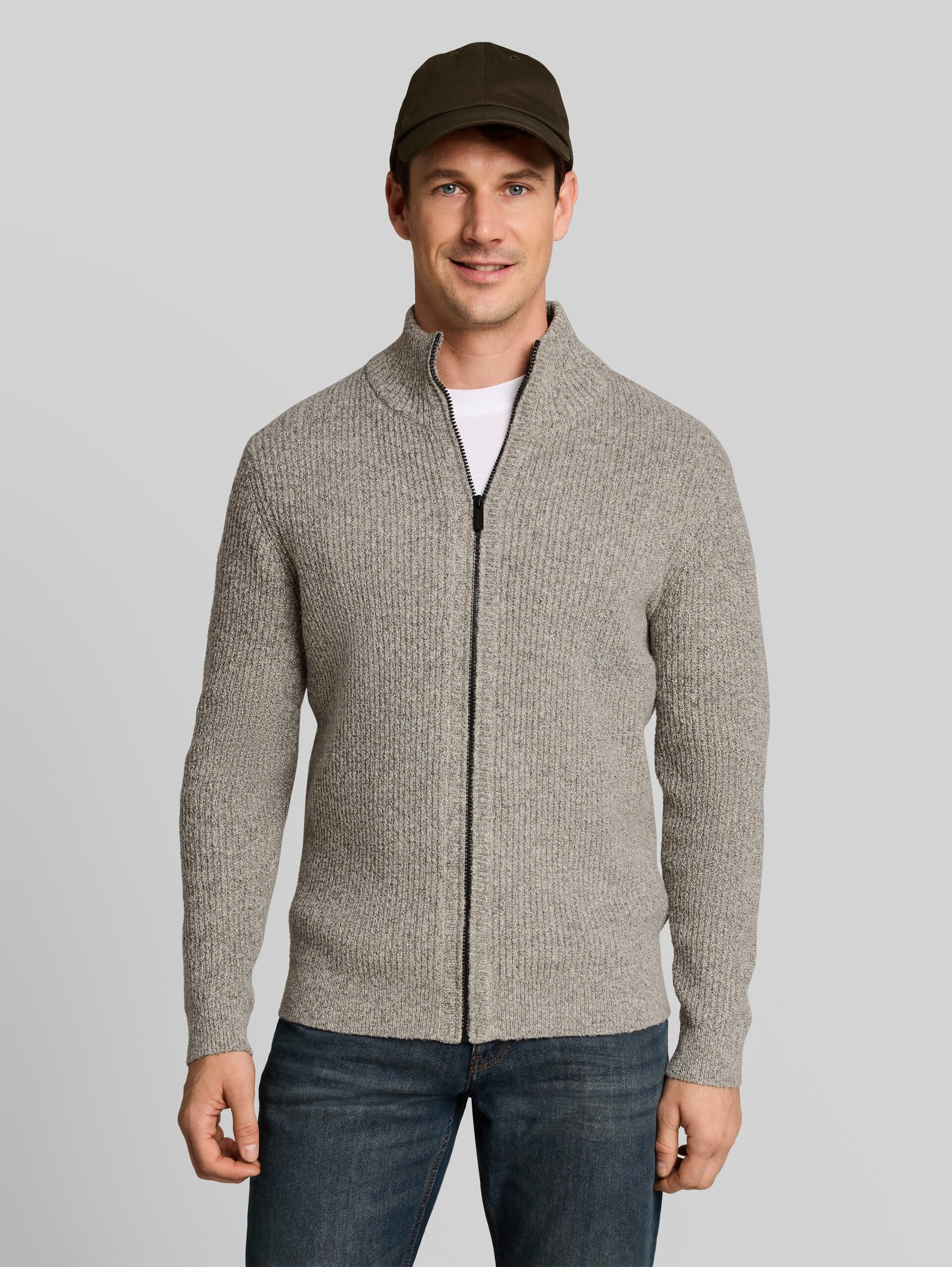 Strickjacke in Melange-Optik - beige white irregular mouline - Ausschnitt Model-Vorderansicht