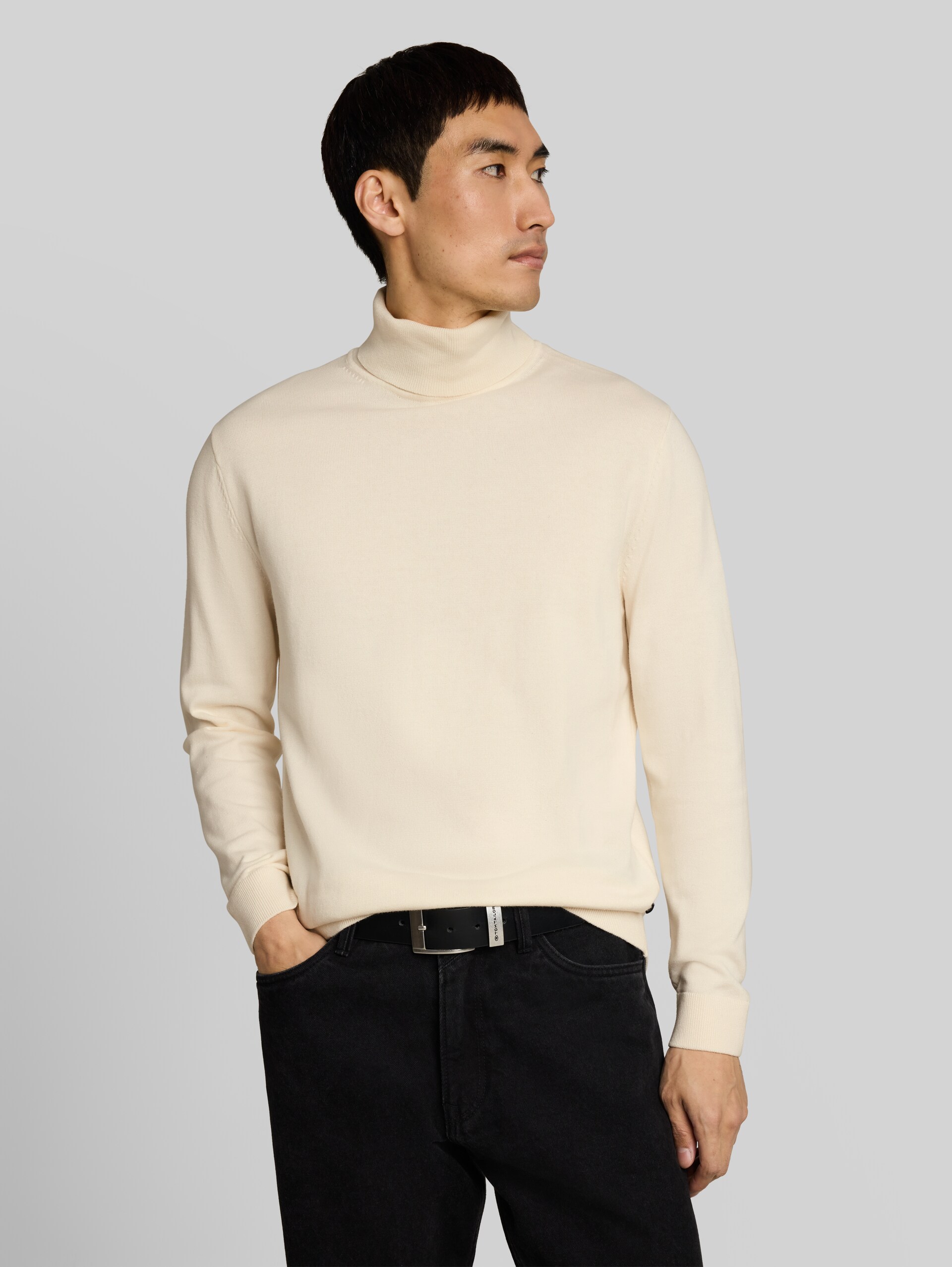 Rollkragenpullover aus Baumwolle - Gardenia White - Ausschnitt Model-Vorderansicht