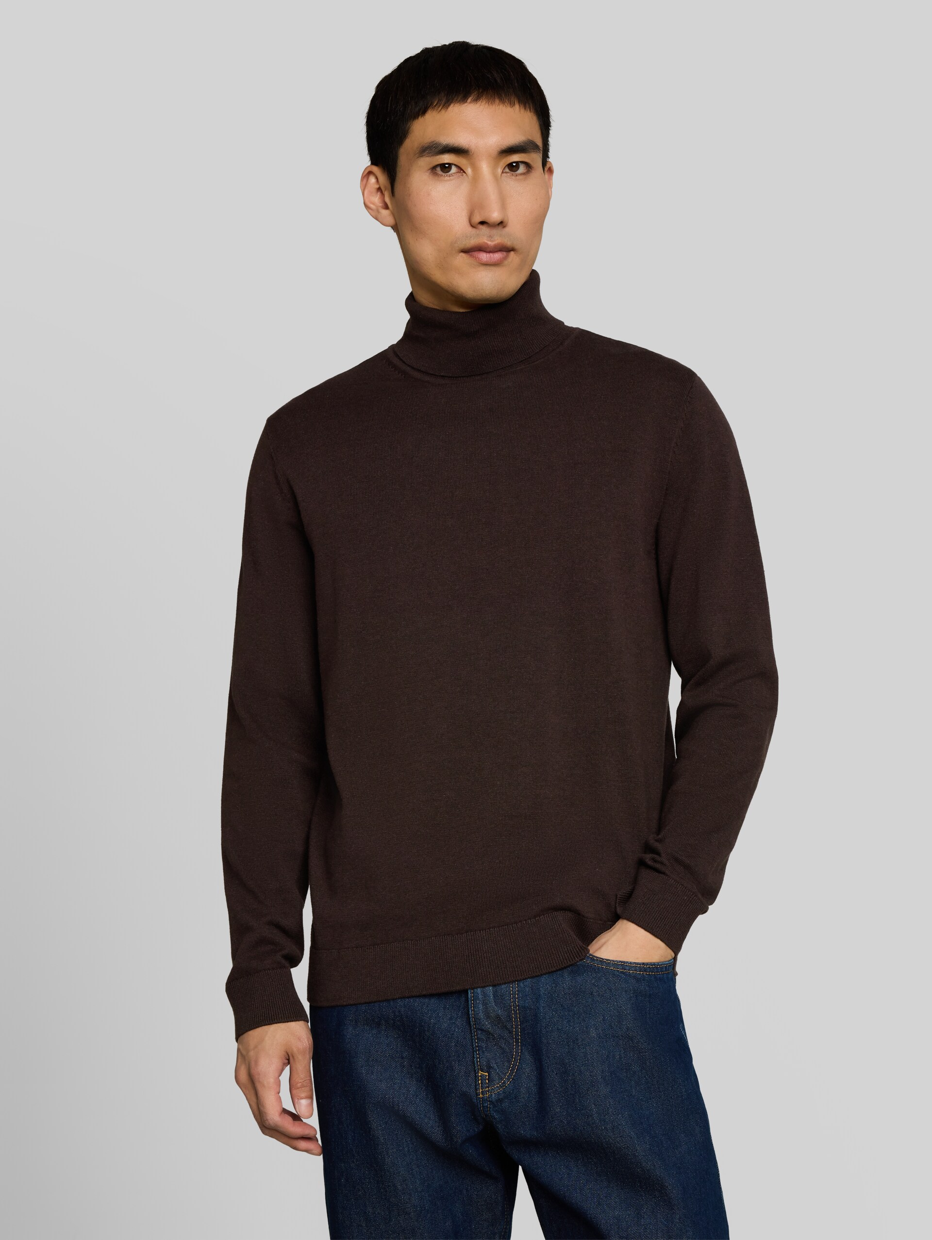 Pull à col roulé en coton - dark chocolate brown melange - Découpe Vue de face du modèle