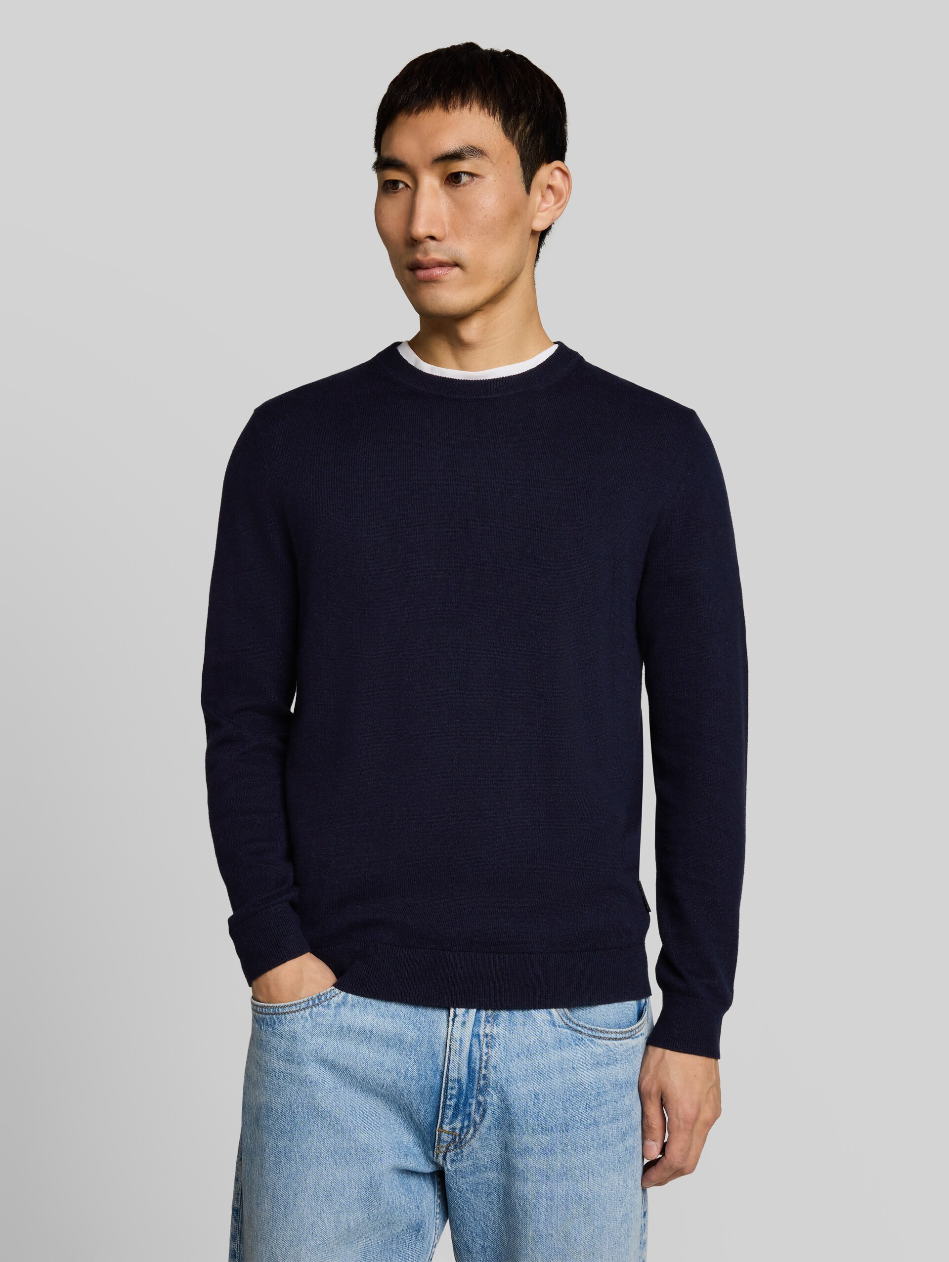Pull en tricot avec cachemire - Knitted Navy Melange - Découpe Vue de face du modèle