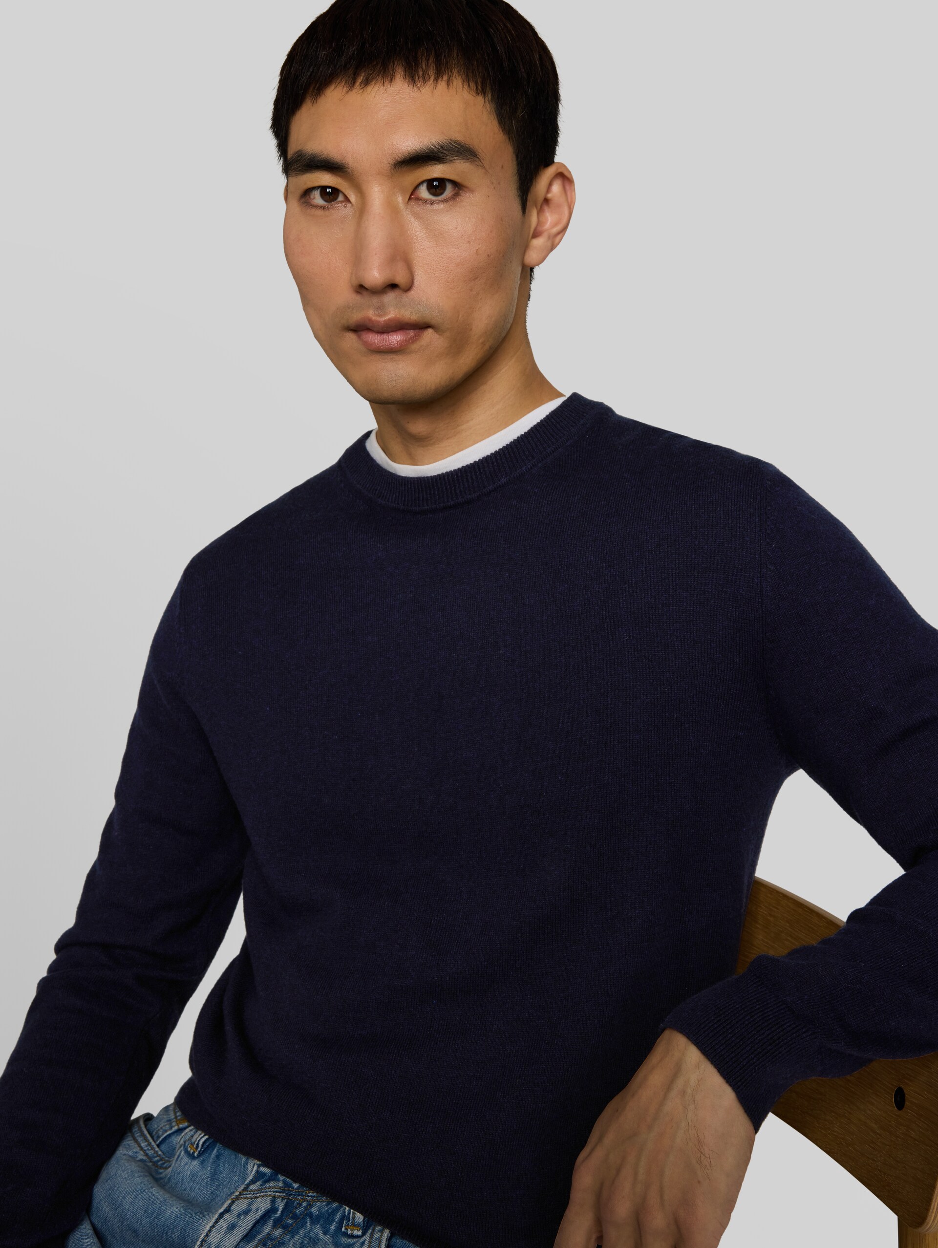 Pull en tricot avec cachemire - Knitted Navy Melange - Vue détaillée du modèle