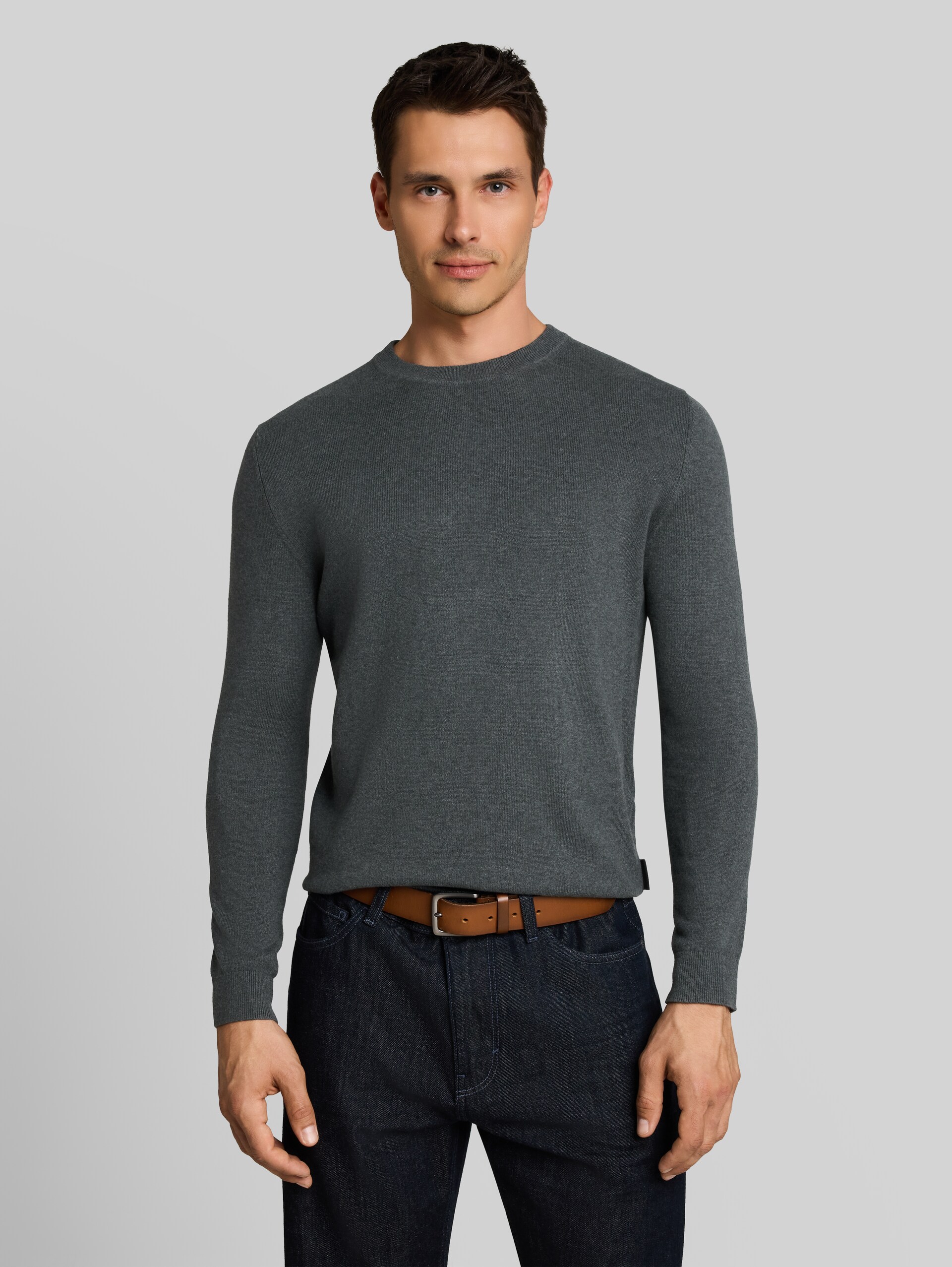 Pull en tricot avec cachemire - darkest olive melange - Découpe Vue de face du modèle