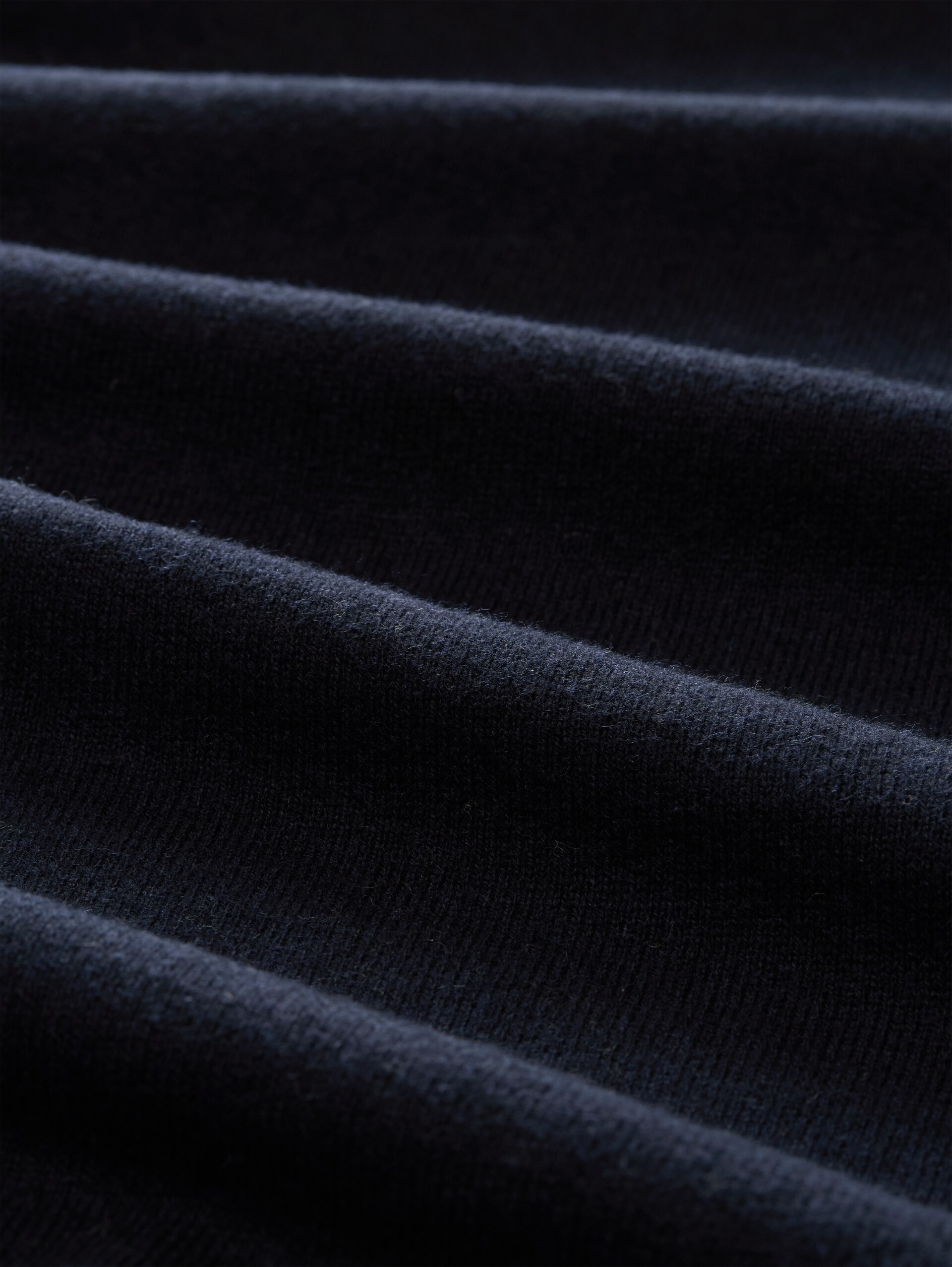 Rollkragenpullover mit Kaschmir-Anteil - Knitted Navy Melange - Material-Ansicht