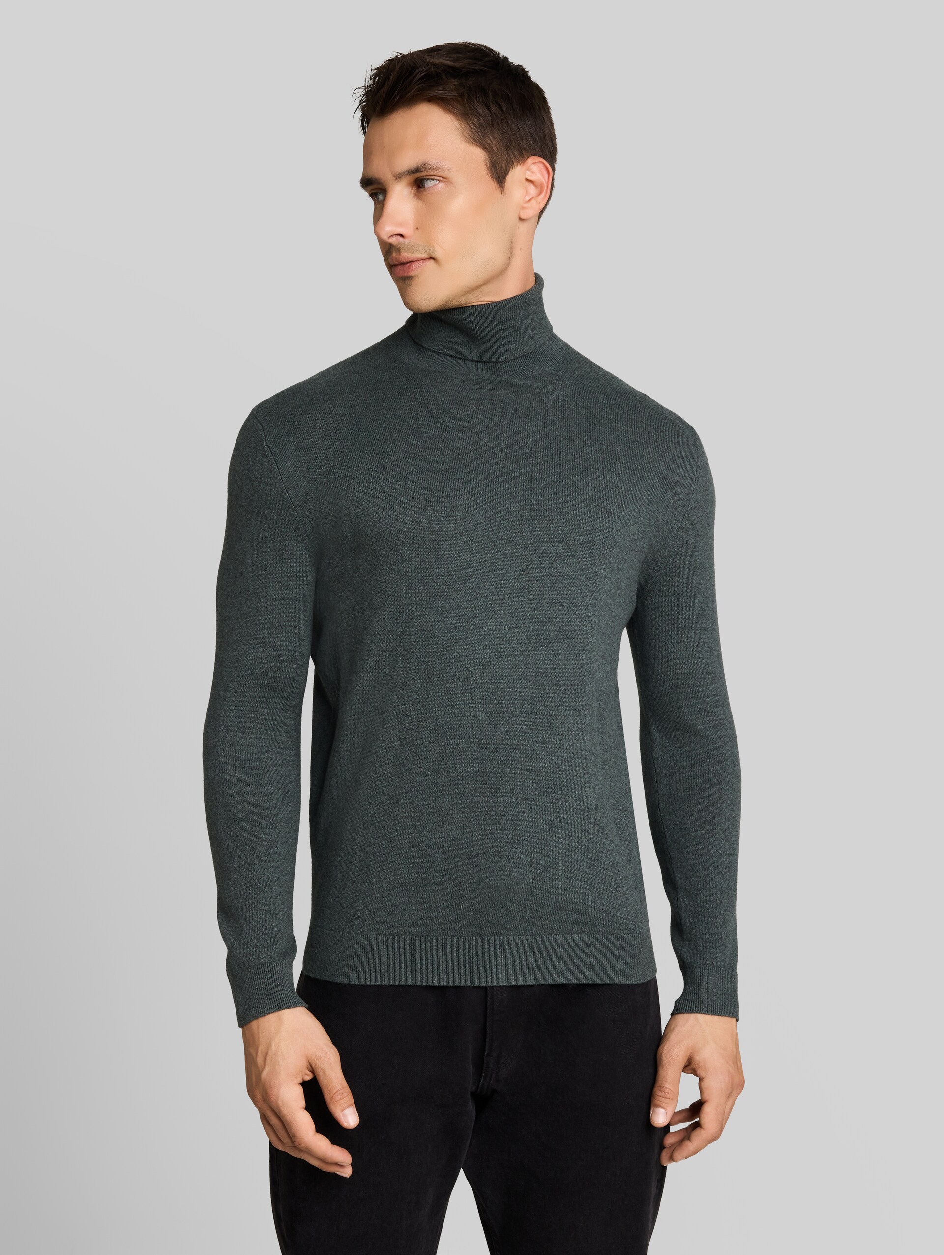 Rollkragenpullover mit Kaschmir-Anteil - darkest olive melange - Ausschnitt Model-Vorderansicht