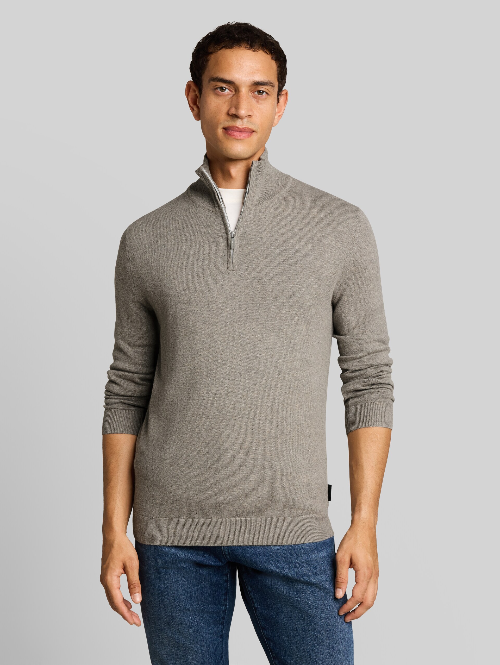Troyer Strickpullover mit Kaschmir-Anteil - Driftwood Taupe Melangé - Ausschnitt Model-Vorderansicht