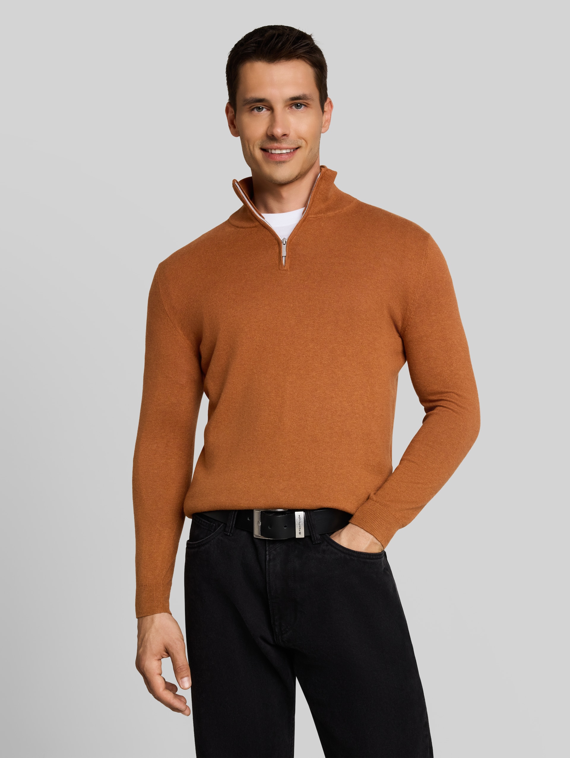 Troyer Strickpullover mit Kaschmir-Anteil - camel brown melange - Ausschnitt Model-Vorderansicht