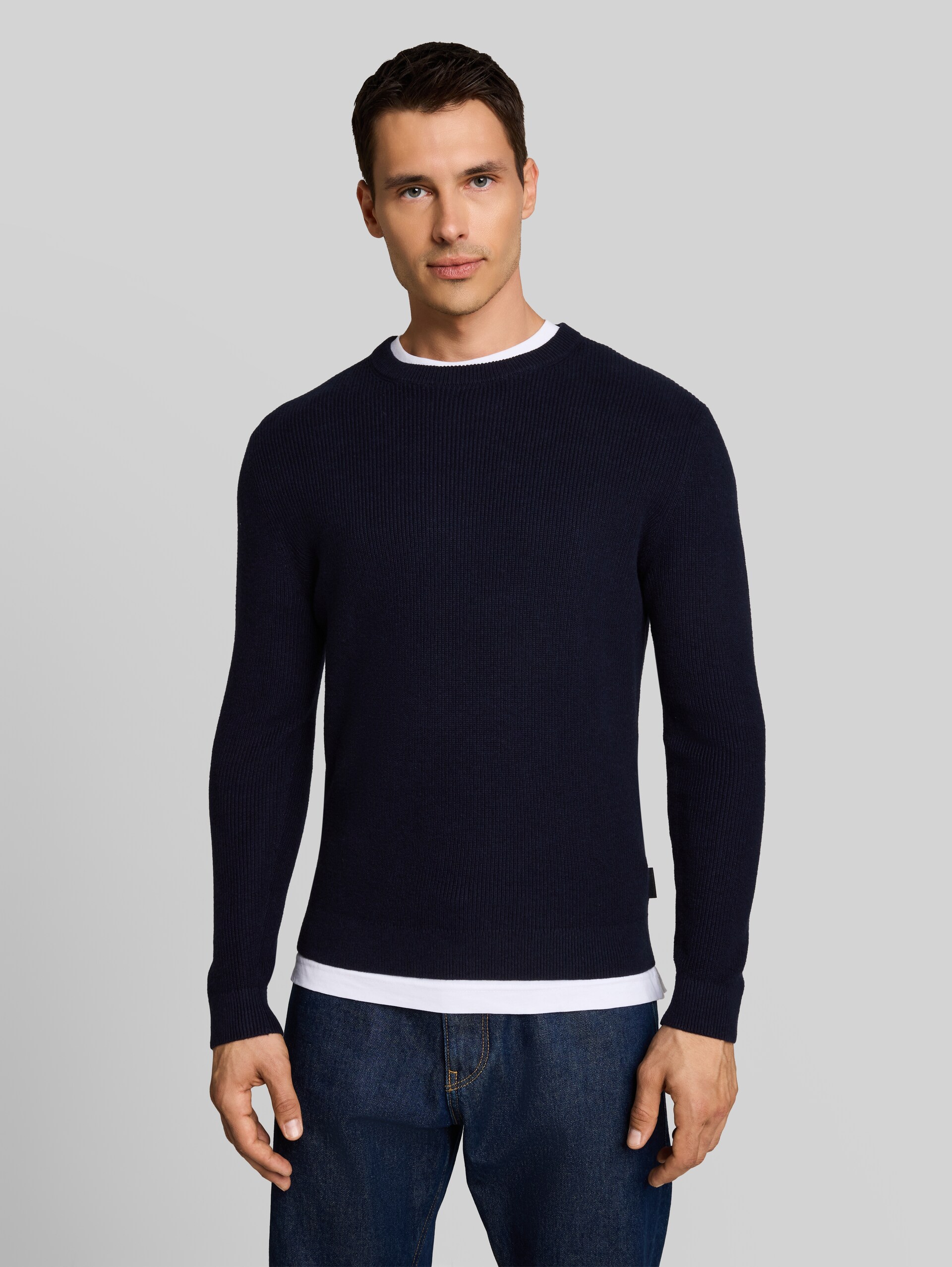 Pull en tricot avec cachemire - Knitted Navy Melange - Découpe Vue de face du modèle