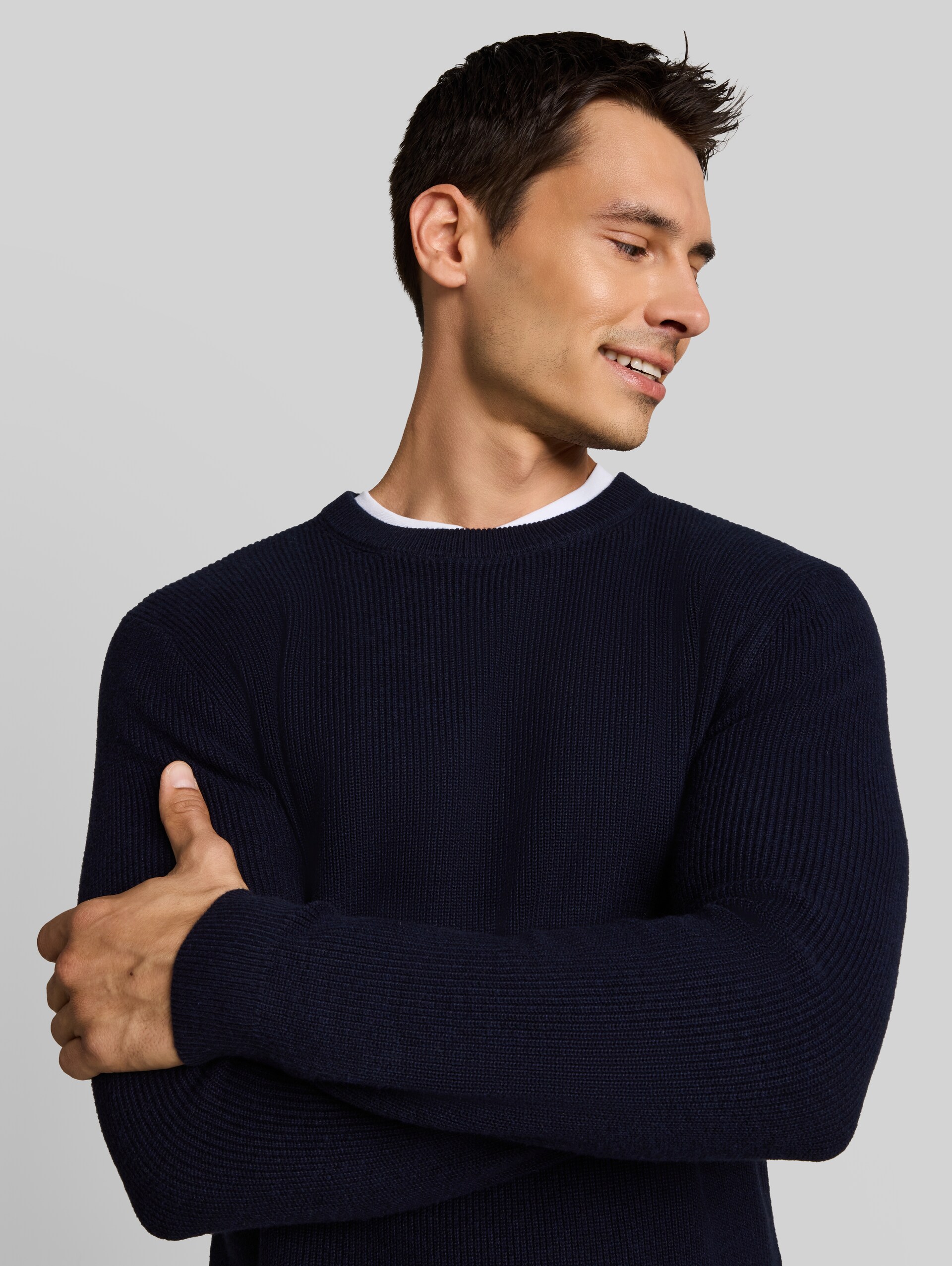 Pull en tricot avec cachemire - Knitted Navy Melange - Vue détaillée du modèle