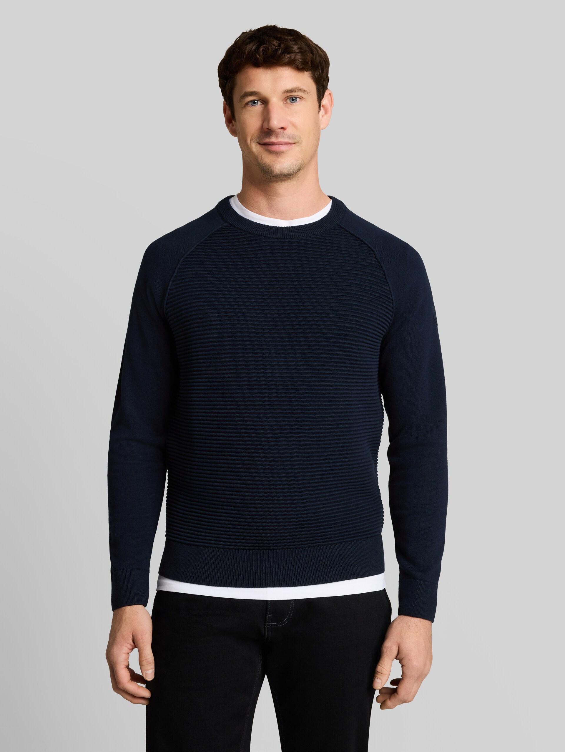 Strickpullover mit Ottoman Struktur - sky captain blue - Ausschnitt Model-Vorderansicht