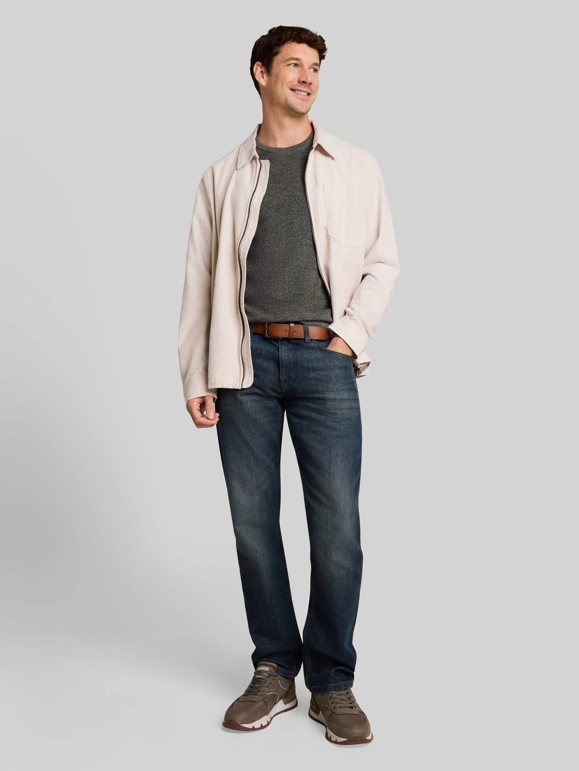 Gebreide trui met gemêleerde look - darkest olive tonal mouline - Model vooraanzicht