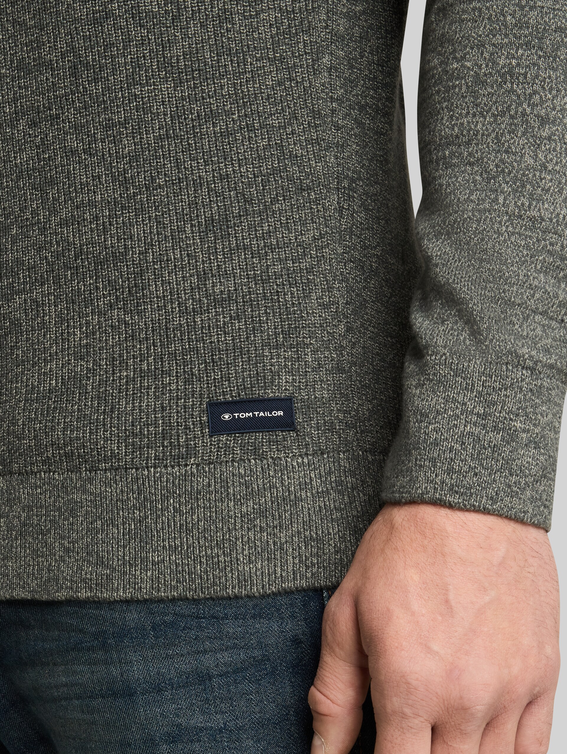 Gebreide trui met gemêleerde look - darkest olive tonal mouline - Detailaanzicht model
