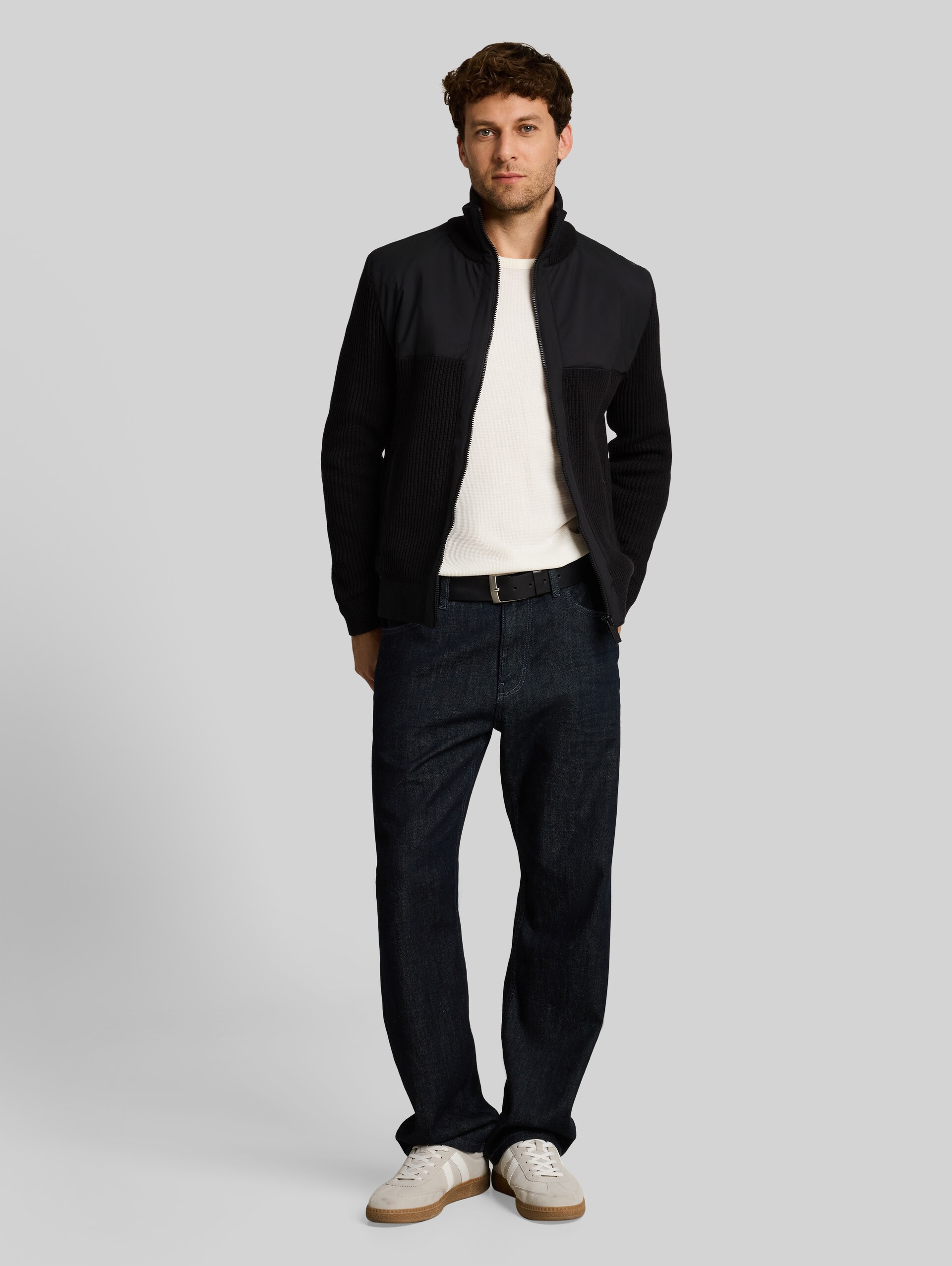 Cardigan en mélange de matières - Black - Vue de face du modèle