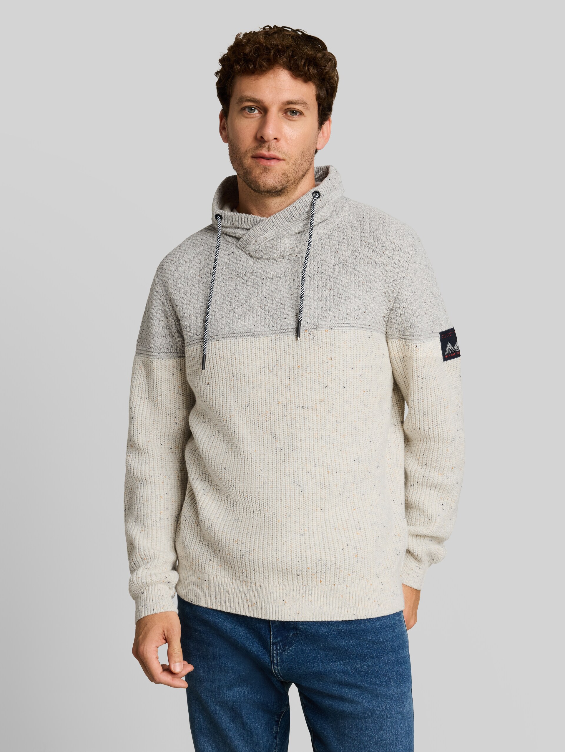 Snood Strickpullover mit Struktur-Mix - grey offwhite nep colorblock - Ausschnitt Model-Vorderansicht