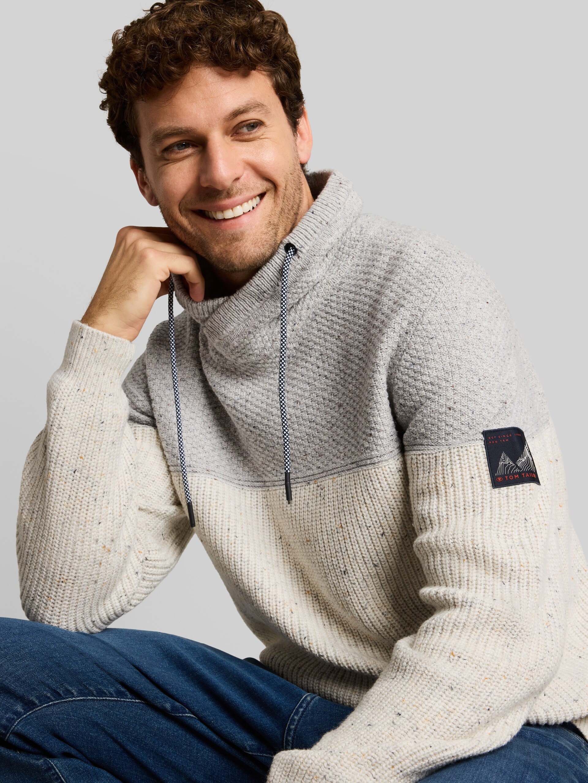 Snood Strickpullover mit Struktur-Mix - grey offwhite nep colorblock - Detail-Model-Ansicht