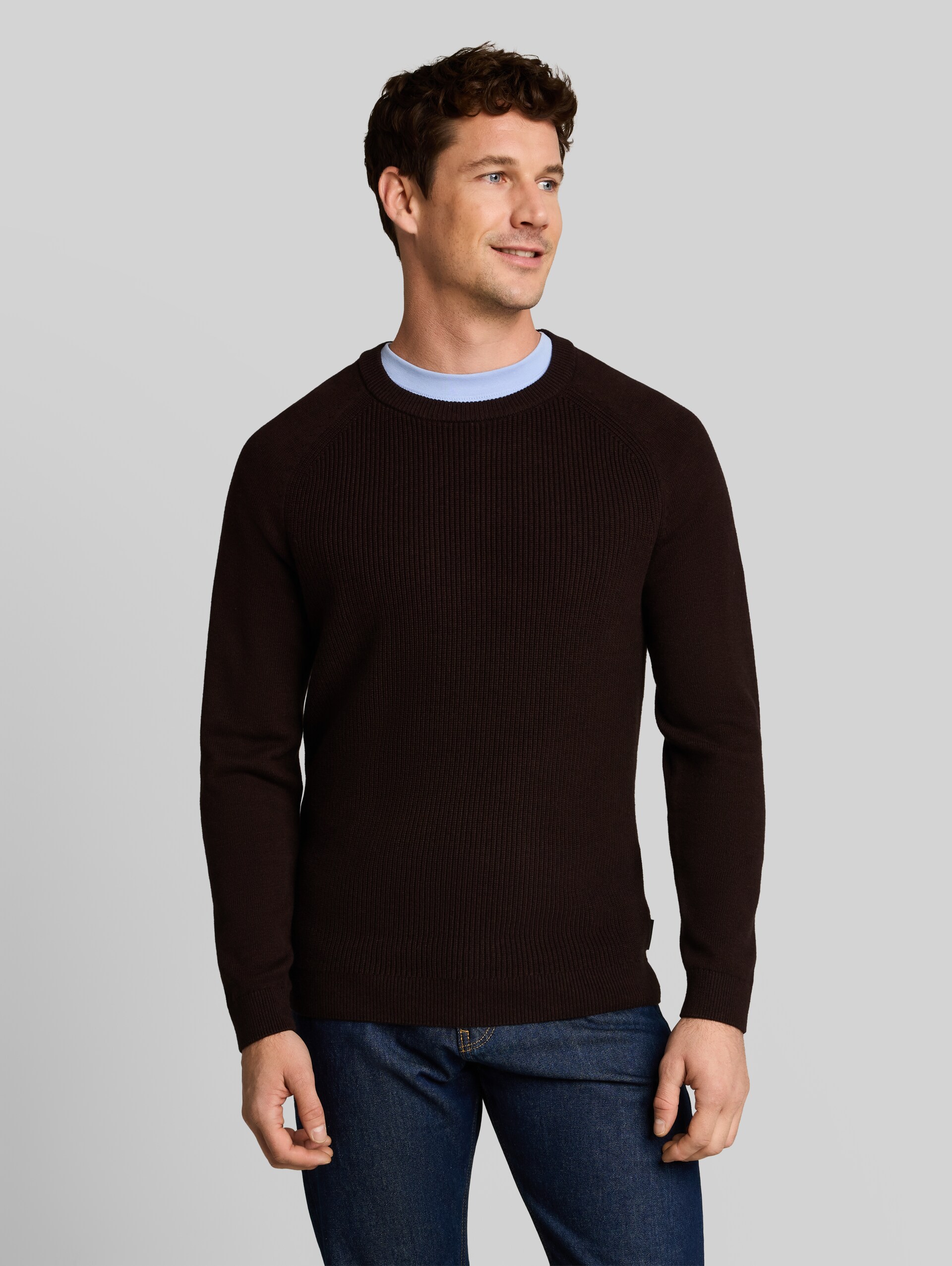 Strickpullover mit Alpaka-Anteil - dark chocolate brown melange - Ausschnitt Model-Vorderansicht